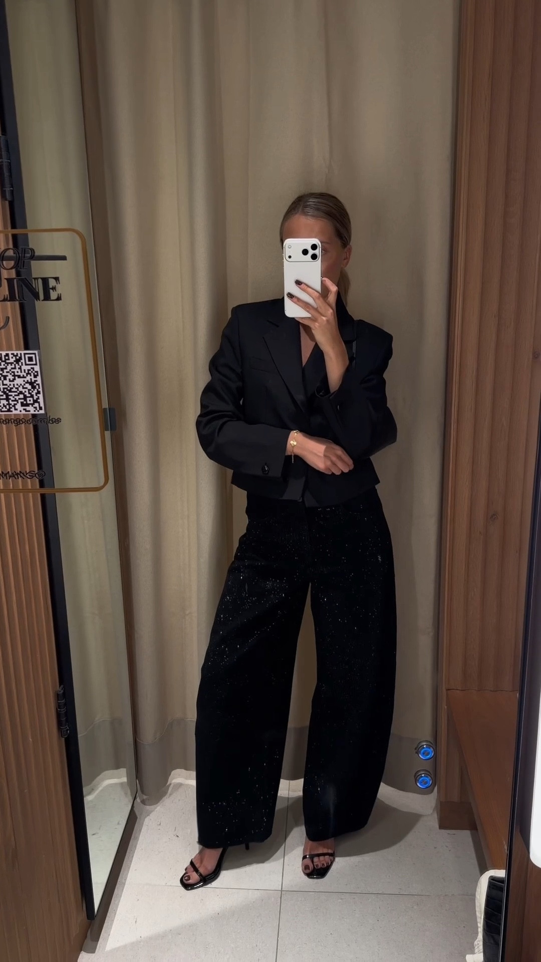 Sparkle jeans outfit ideas for holiday parties ✨ 

#LTKpartywear #LTKjeans #LTKfestive