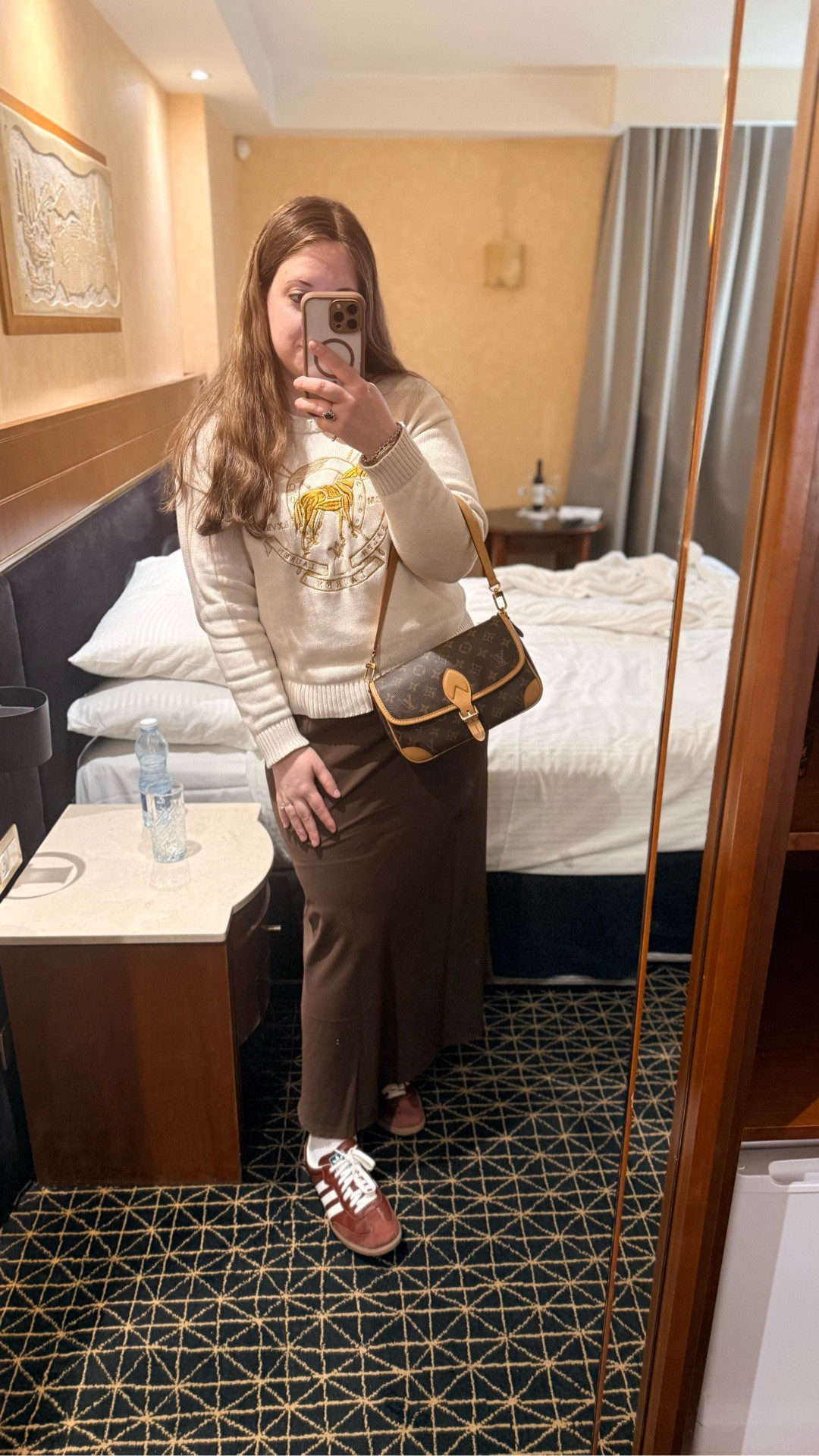 This outfit needs to last me 24 hours! 
12 hours out and about in Jerusalem and then for a long flight ✈️  