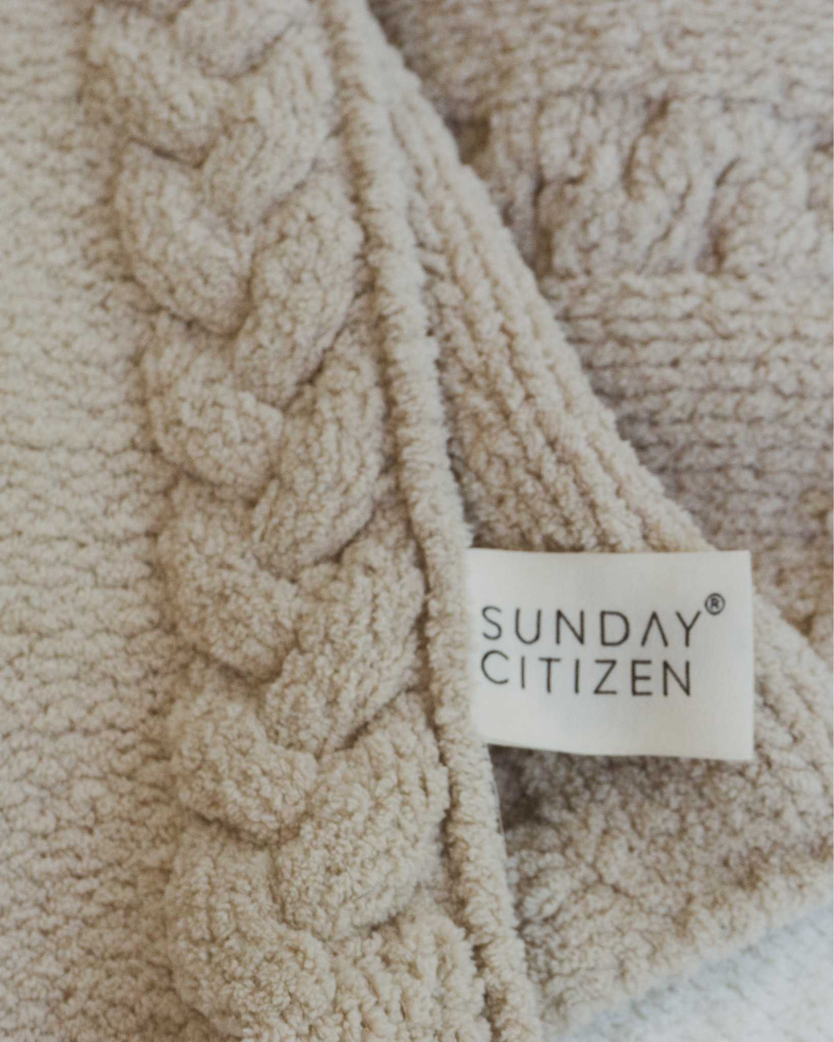 The coziest blanket FR OBSSESSEEEEED 

#cozy #blanket #bedding #home #sundaycitizen

#LTKHome #LTKSeasonal #LTKGiftGuide