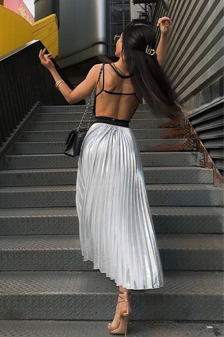 Flowing skirt for spring 🤍🤍

#LTKSeasonal #LTKeurope #LTKbeauty