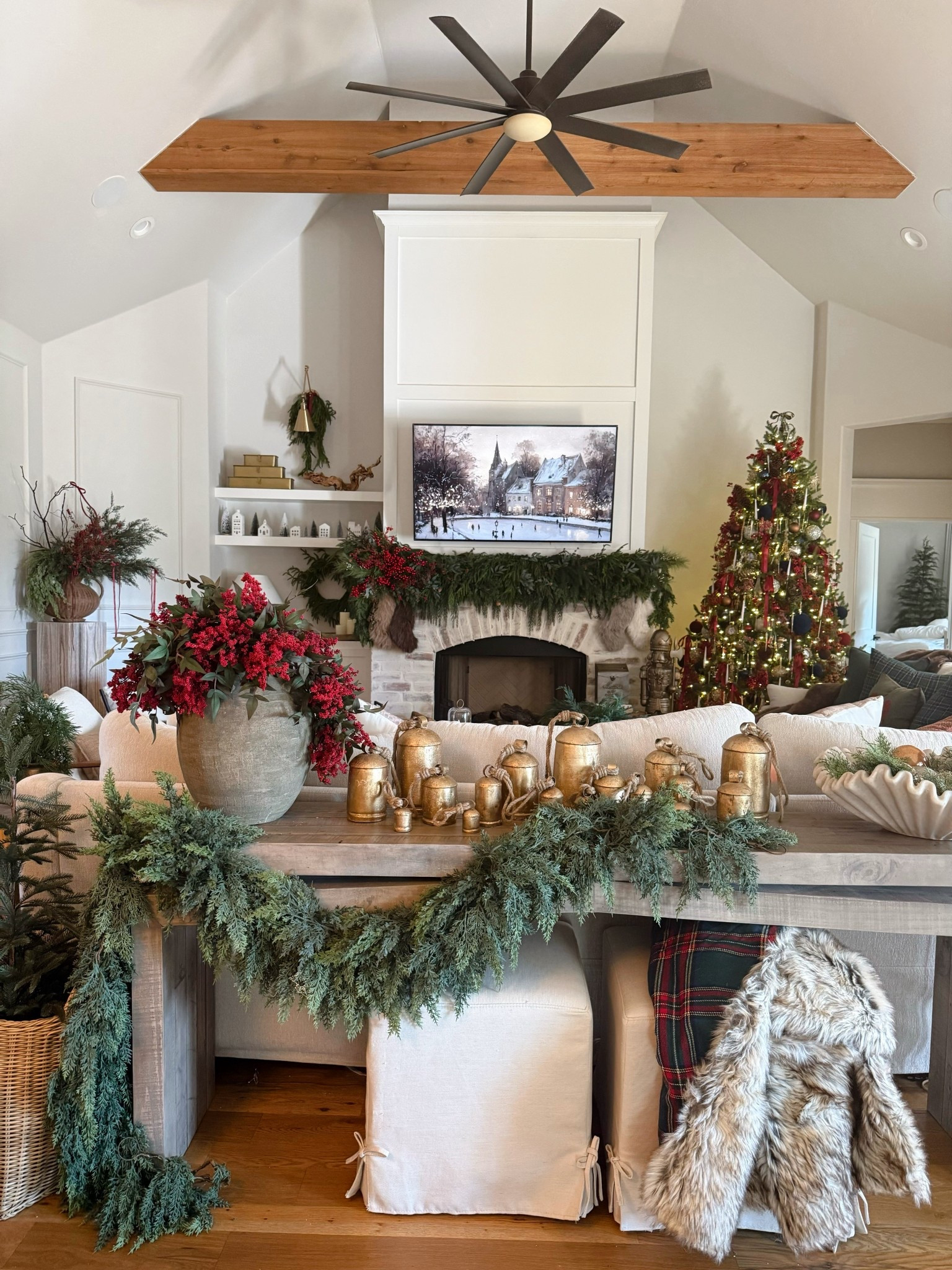 Console christmas decor #########

#LTKHoliday #LTKHome #LTKSeasonal