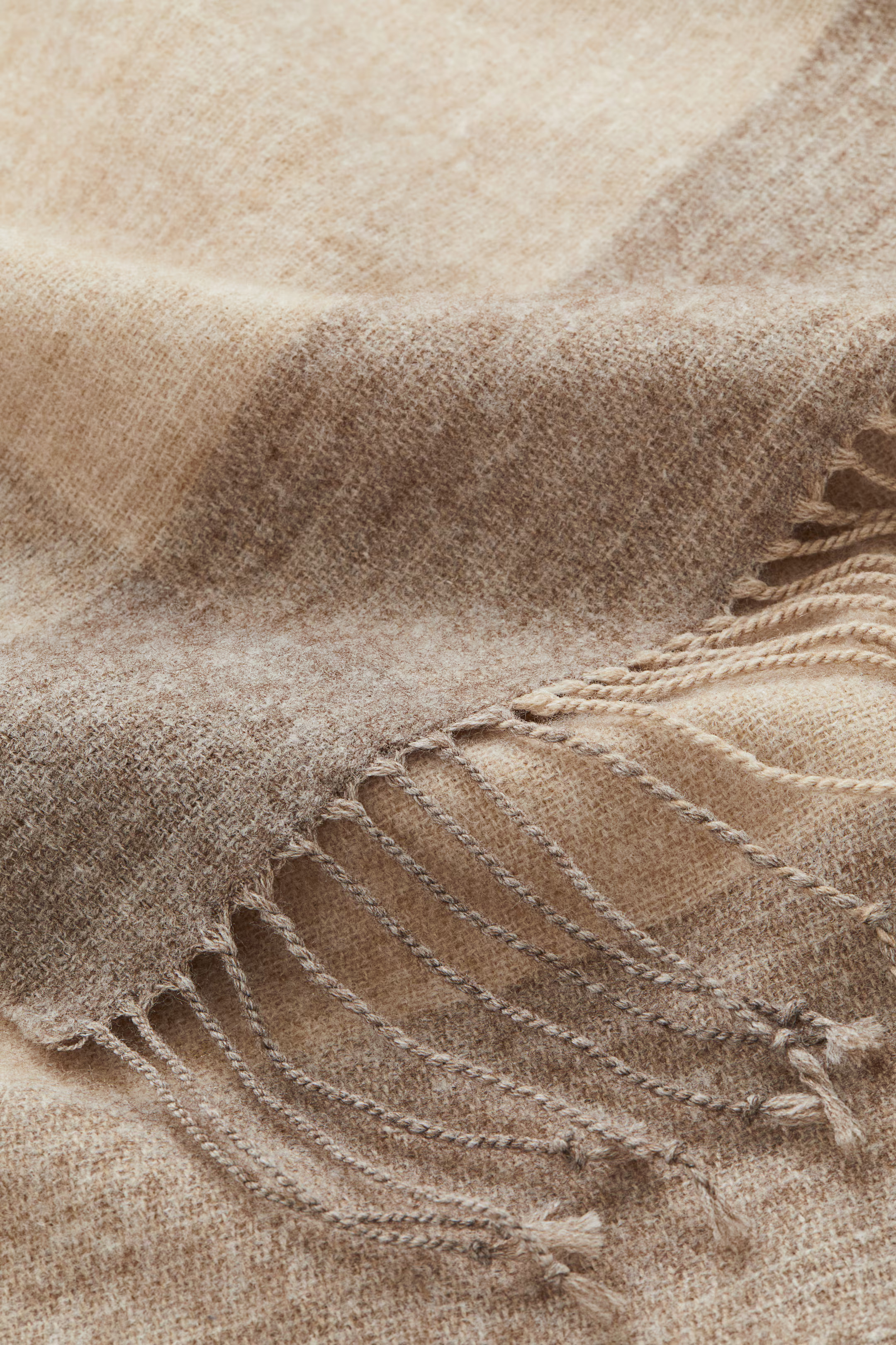 Fringed blanket | H&M (UK, MY, IN, SG, PH, TW, HK)