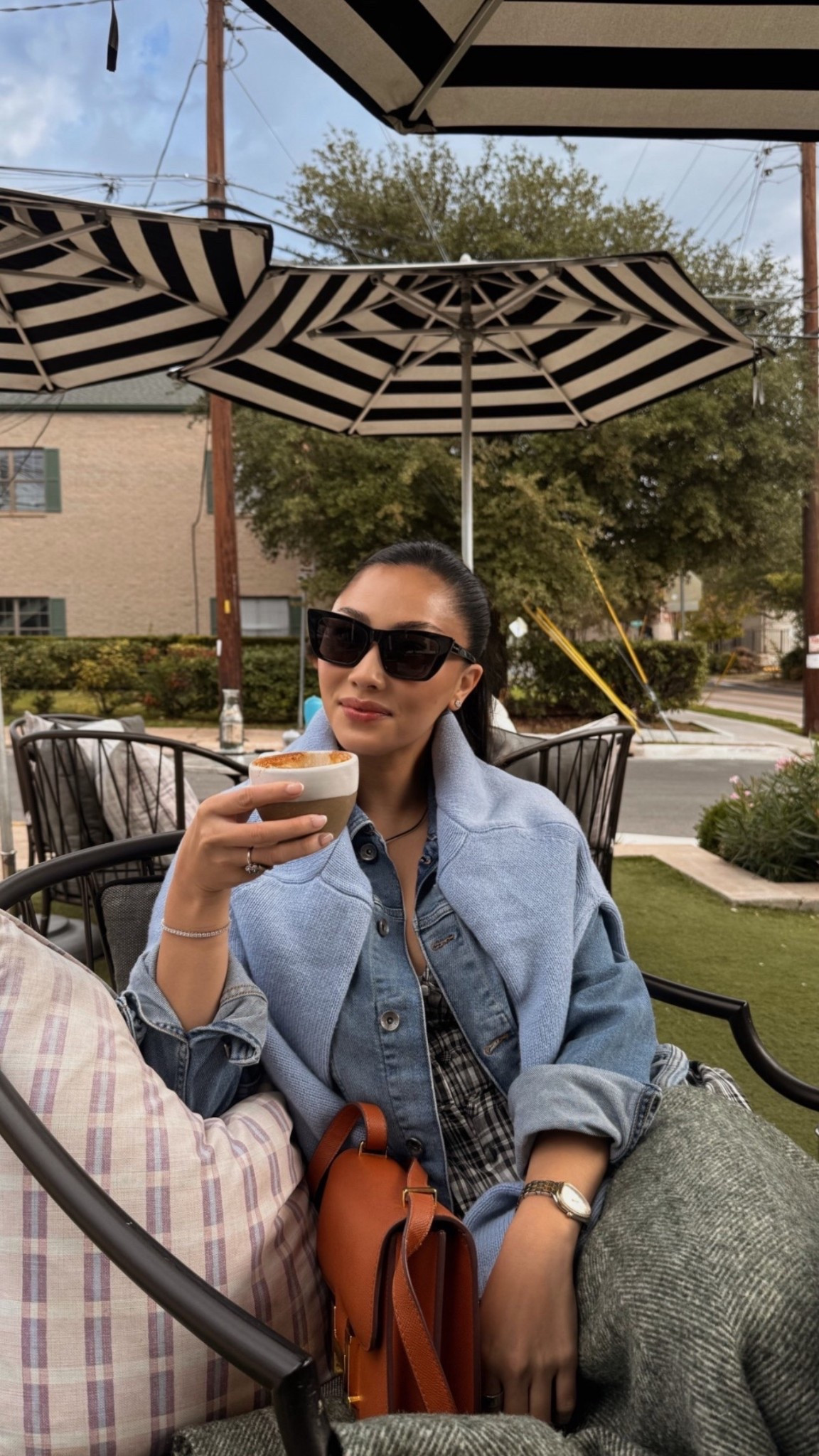 Denim jacket is 50% off and extra 20% off 👏🏽👏🏽

#LTKCyberWeek #LTKSaleAlert #LTKFindsUnder50