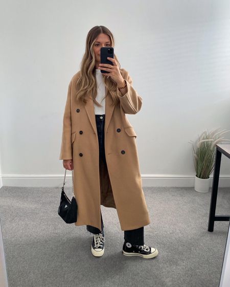 One of my favourite things about autumn/ winter is staple coats. This one is old mango but I find a camel coat a classic that comes out year on year. 



#LTKSeasonal #LTKeurope #LTKstyletip