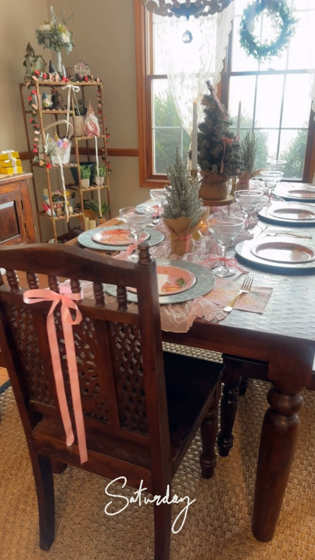 The vibe of my favorite things party today 💗🎀🎄

#LTKSeasonal #LTKSaleAlert #LTKHome