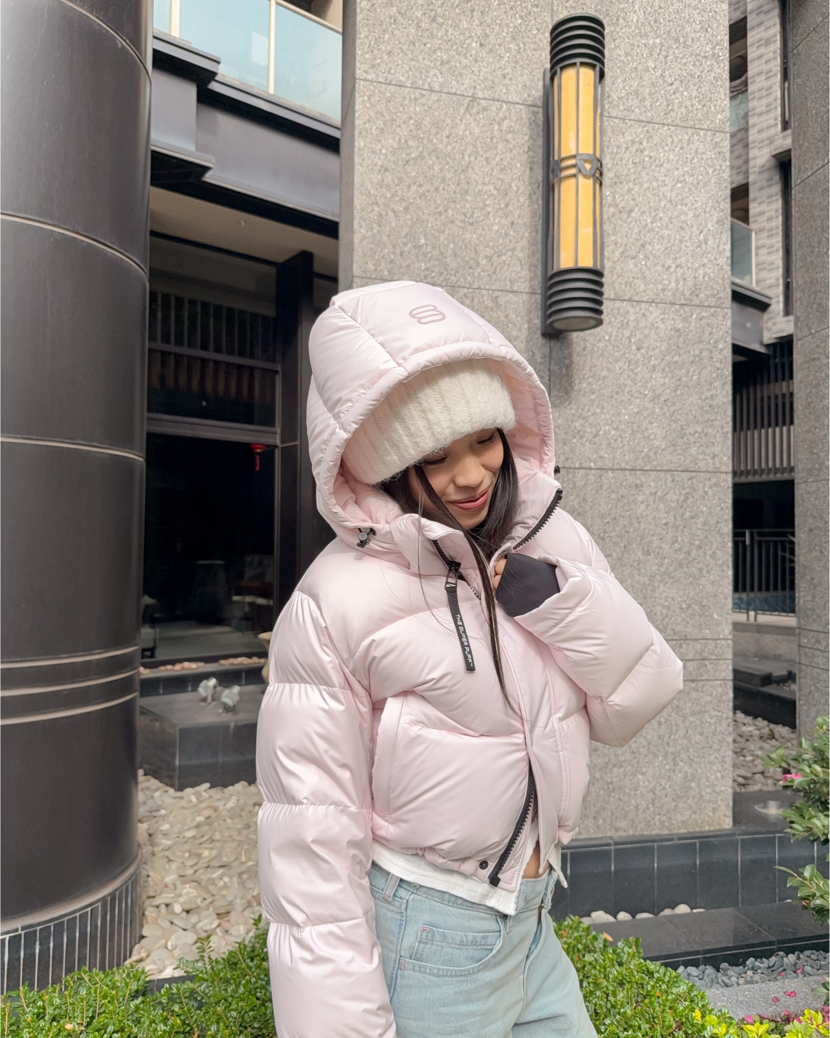 Obsessed with the Aritzia Super Puff™ Shorty in this dreamy pink shade. It’s the ultimate soft-girl winter staple! ❄️
Fit details: * The Puffer: I’m 159cm (approx. 5'2") and the "Shorty" length hits right at my belly button—perfect for that cropped, effortless look without being too short.
• The Flats: Wearing my Moon Boots! They are true to size and honestly feel like walking on clouds. Highly recommend the barefoot feel for long walks.
Shop my full look on my LTK! 🛍️💖
Recommended Hashtags
#AritziaStyle #TheSuperPuff #WinterOutfit #MochiPink

#LTKootd #LTKPetite #LTKSeasonal
