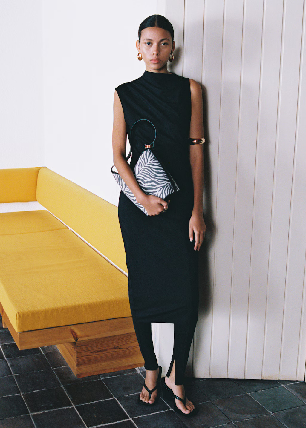 Large zebra-print bucket bag - Women | MANGO USA | Mango (US/MX/AU)