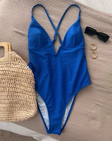 Bright blue one piece swimsuit with underwire! Fits larger chest sizes with removable cups. 

Use code BEREZ15 for 15% off on orders $70+ BEREZ20 for 20% off on orders $109+ 

#swimsuit #swimwear #beachoutfit #springbreak 

#LTKU #LTKFind #LTKSeasonal