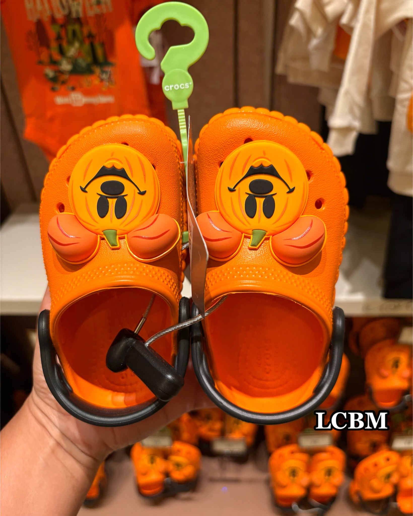 #mickeymouse #halloween #crocs #kids
#clogs #pumpkin #halloween #disneyland #waltdisneyworld

#LTKSeasonal