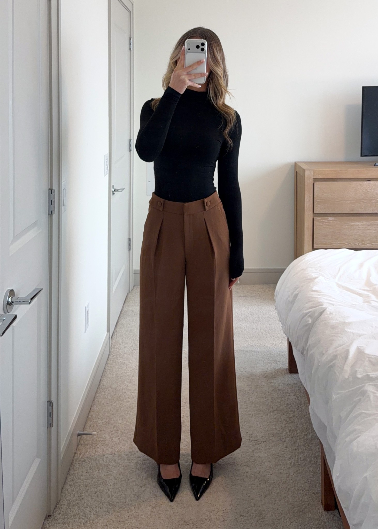 office ootd 🫶🏼 love these new aritzia pants! Size US 2 and I’m 5’7

#LTKWorkwear #LTKootd