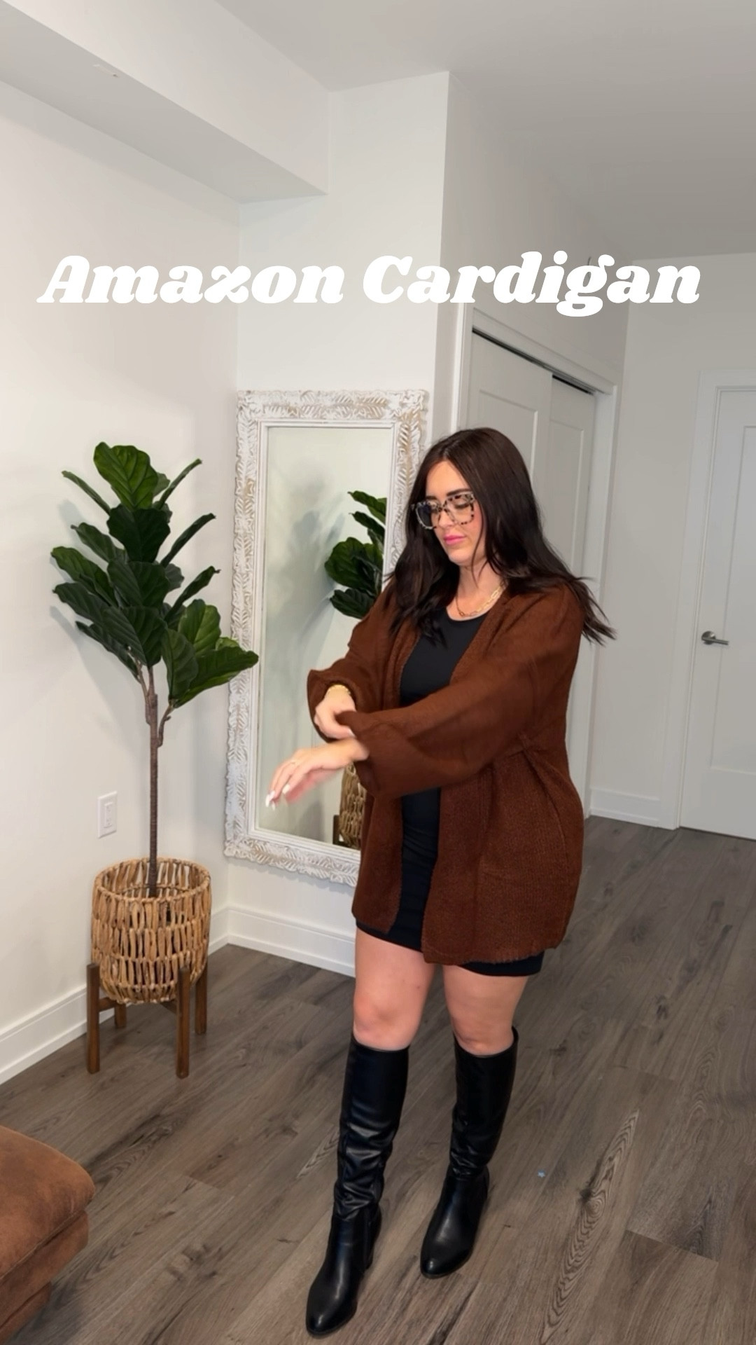 The viral Amazon cardigan everyone’s talking about 🤎

#LTKmidsize #LTKcurves #LTKfall