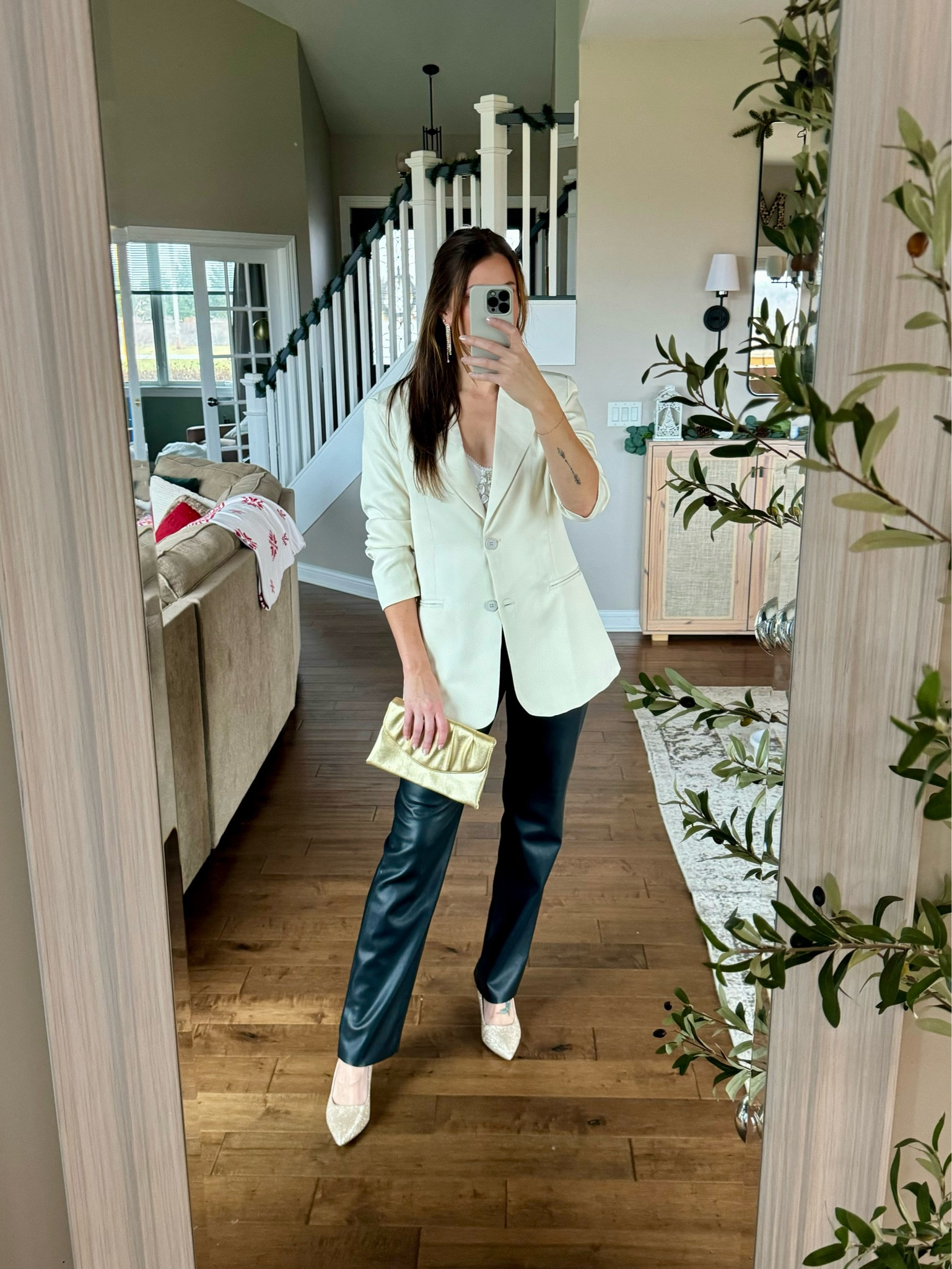 Holiday outfit
6L pants
Medium blazer

#LTKshoecrush #LTKSeasonal #LTKHoliday