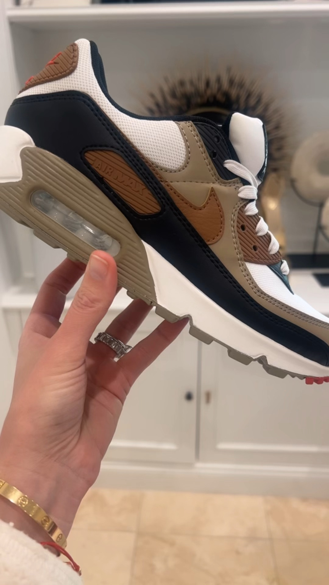 The best fall sneakers. neutral fall sneakers 

#LTKStyleTip