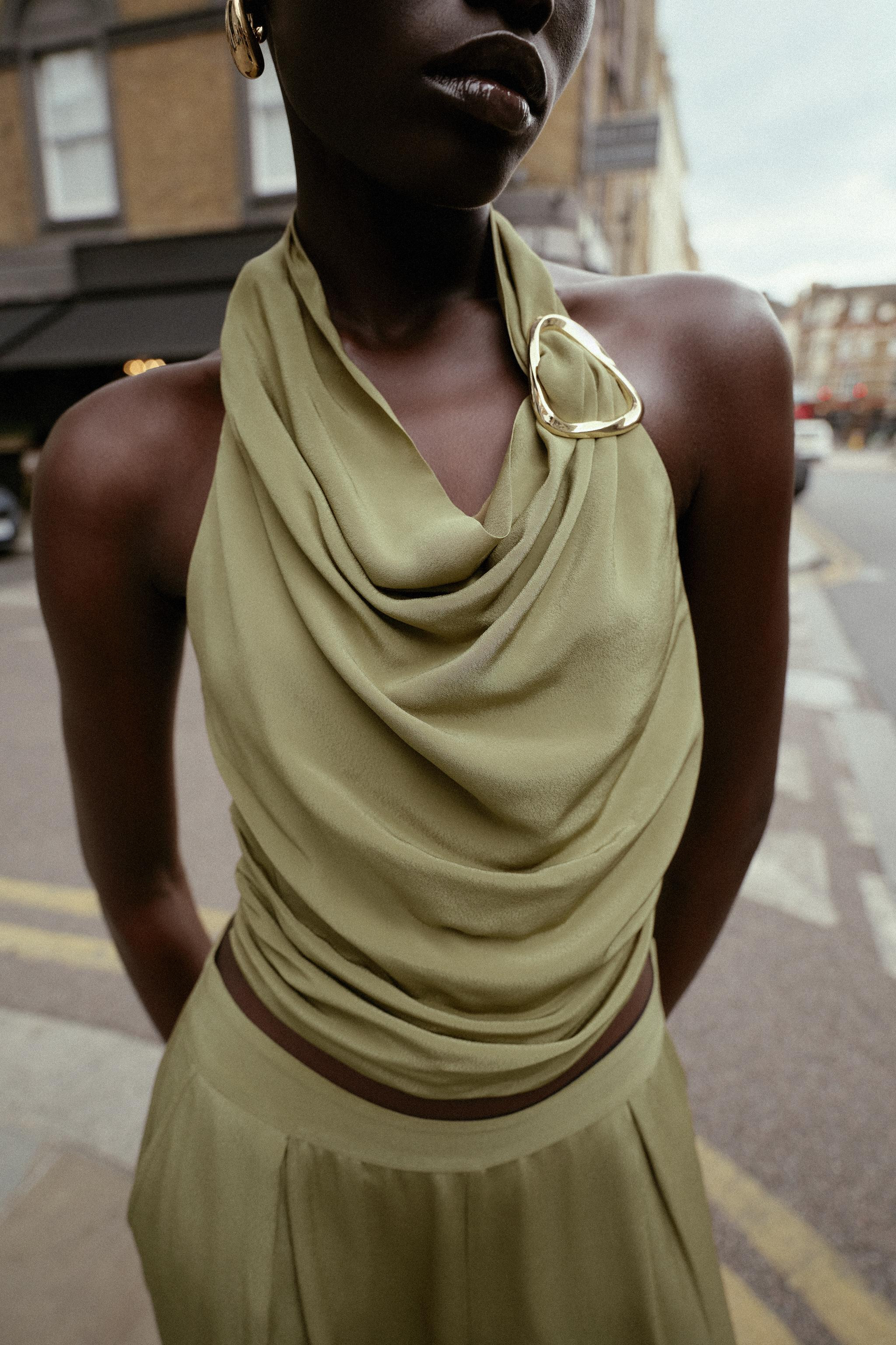 HALTER TOP GOLD HARDWARE TIE BACK | Zara US