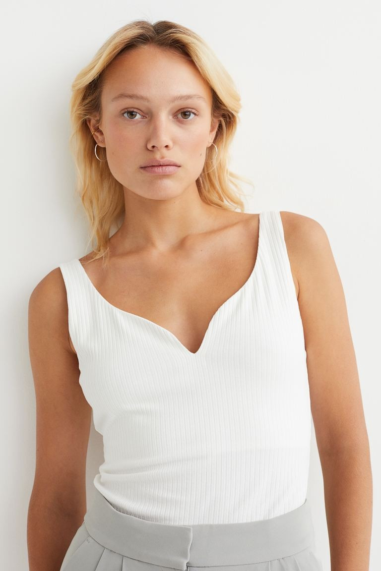 Sleeveless top in ribbed viscose jersey with a sweetheart neckline at front. | H&M (US + CA)