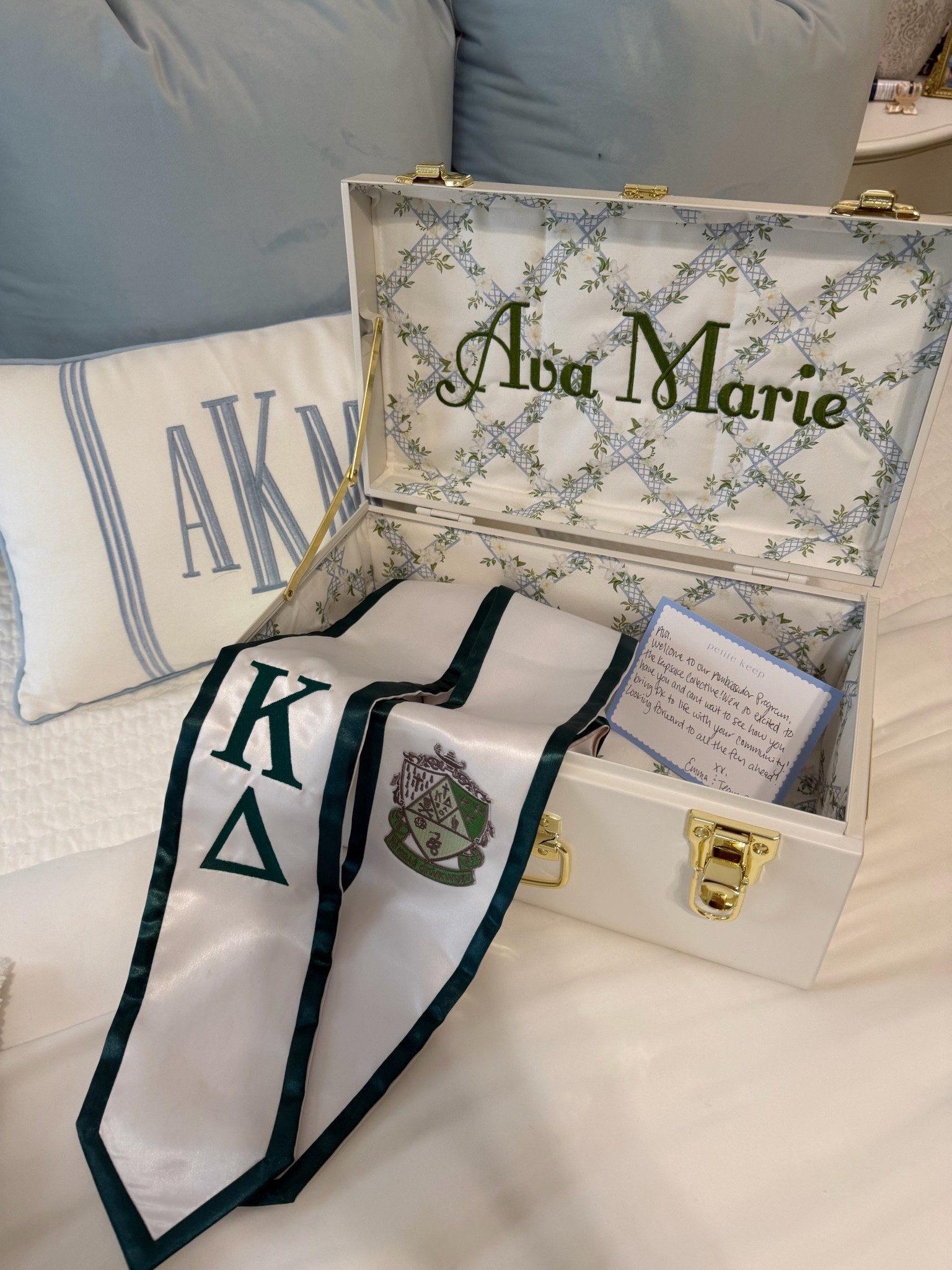 Annual sale!!! Obsessed with my mini trunk