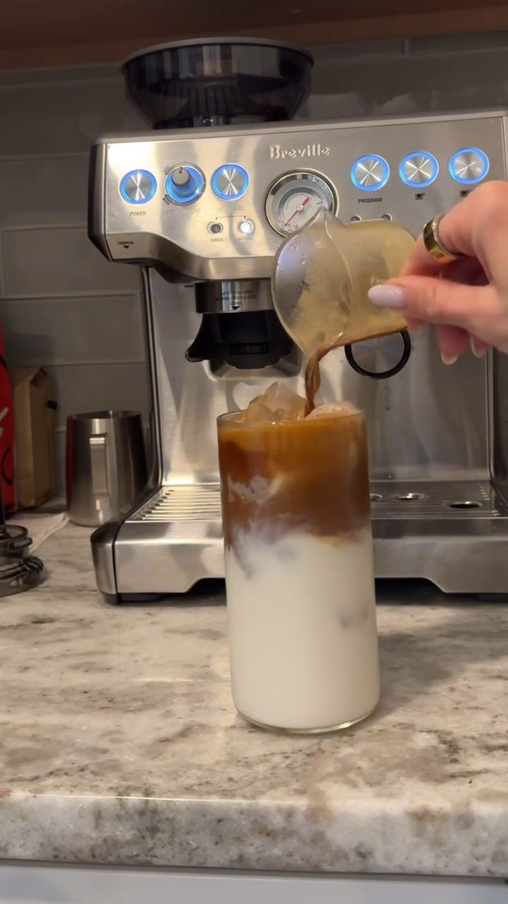 the best espresso machine ☕️

#LTKHoliday #LTKHome #LTKGiftGuide