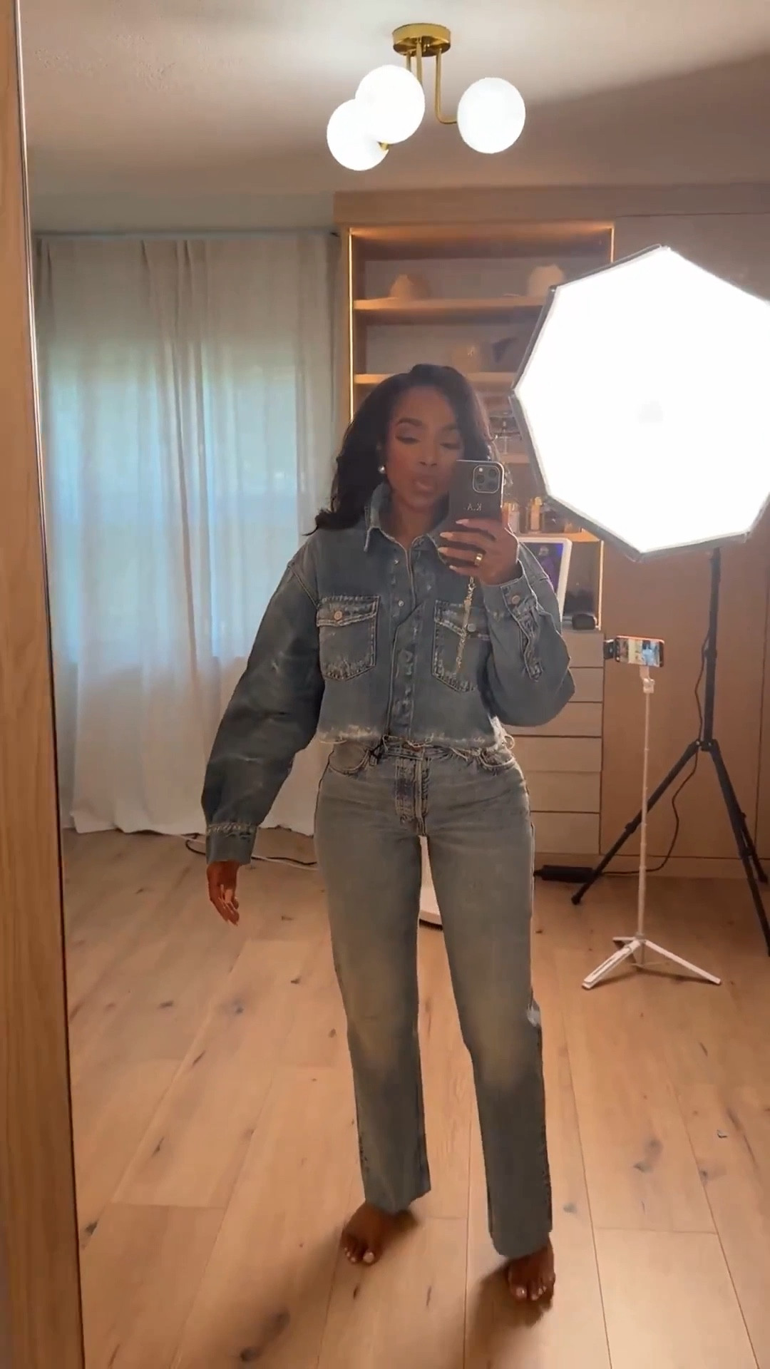 Scroll to shop!
A cool girl denim-on-denim look perfect for weekend brunch.

#LTKootd #LTKSpringSale #LTKPetite