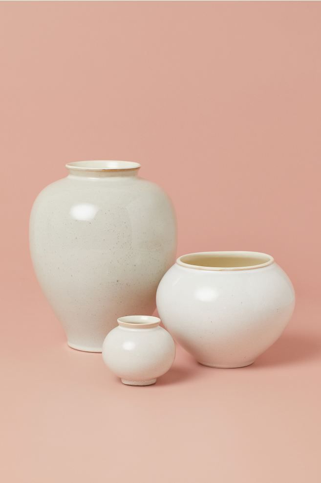 Ceramic vase | H&M (UK, MY, IN, SG, PH, TW, HK)