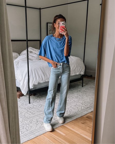 have this basic tee is all the colors because it’s that good!🙌🏻 these trouser jeans are on major repeat for me! so flattering and such a fun twist on tradition denim 😍


#denim #designerdenim #casualoutfit #sneakers #jeans #trouserjeans 

#LTKstyletip