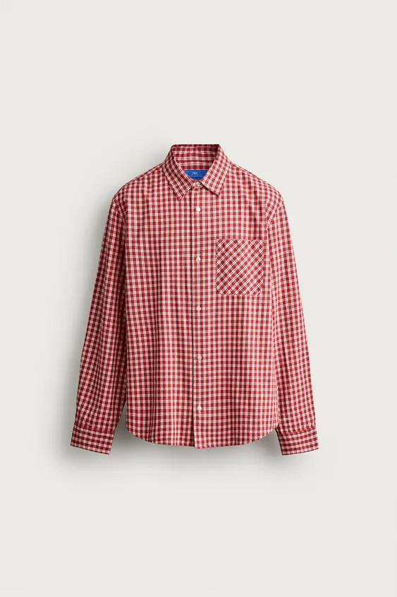 Model height: 188 cmRegular fit shirt made from cotton fabric with a twill structure. Featuring a... | Zara UK