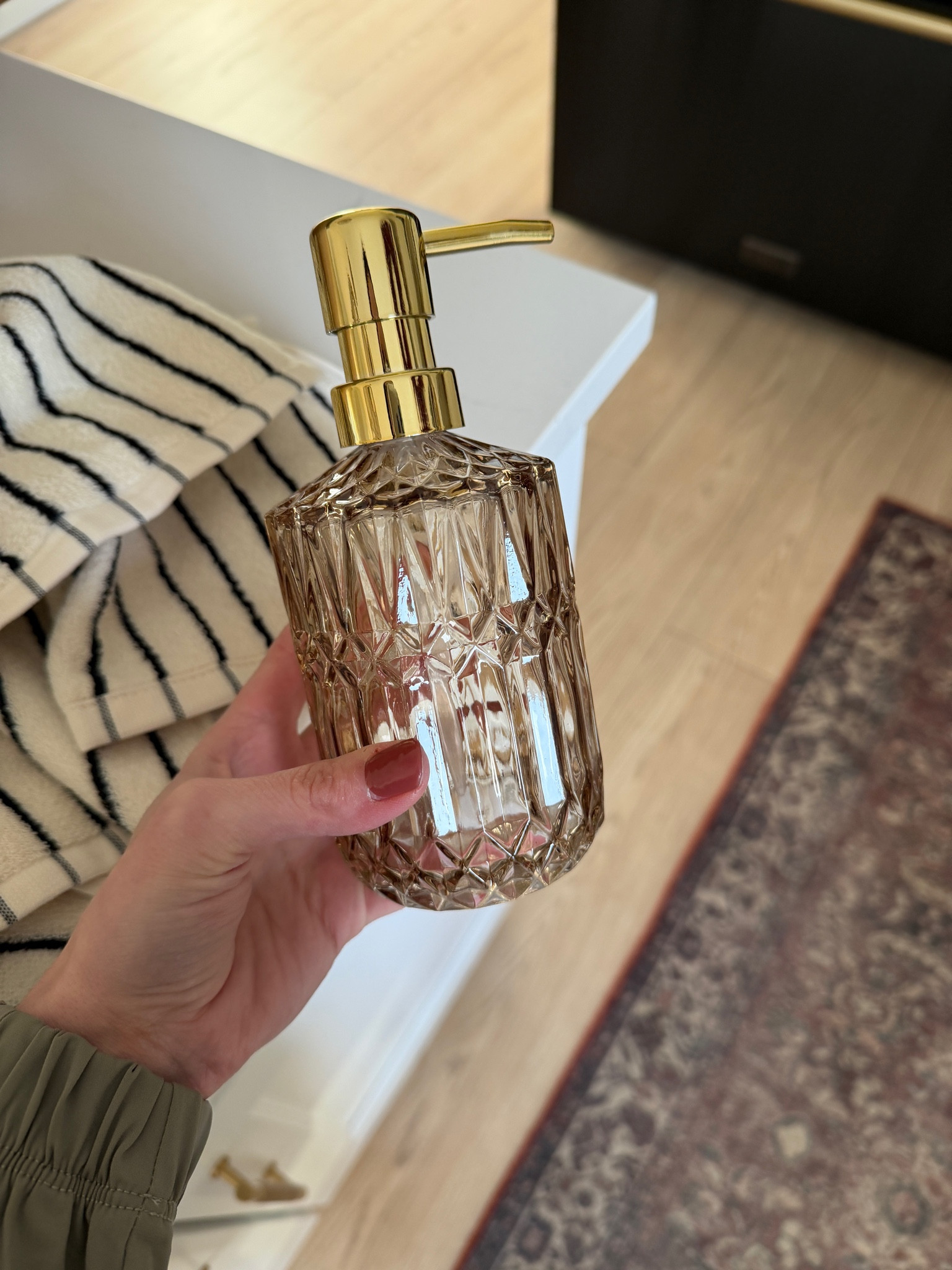 Elegant amber glass soap dispenser to elevate your bathroom or kitchen counter from Amazon! 

#Amazonhome
#Amazonkitchen