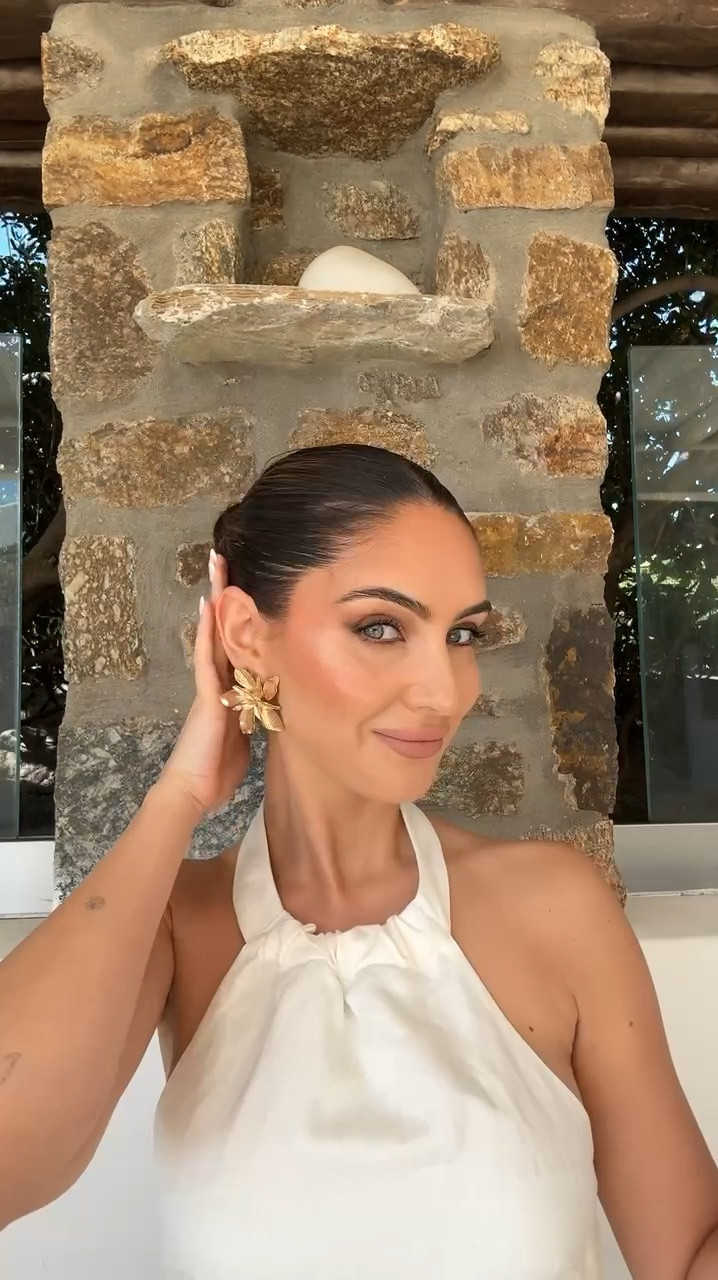 Mykonos meant one thing…super glowy and golden makeup ☀️ For a gorgeous tanned contour, I’m using Refy, Huda Beauty for beautifully rosey blush and Gucci highlight

#LTKsummer #LTKgetaway #LTKbeauty