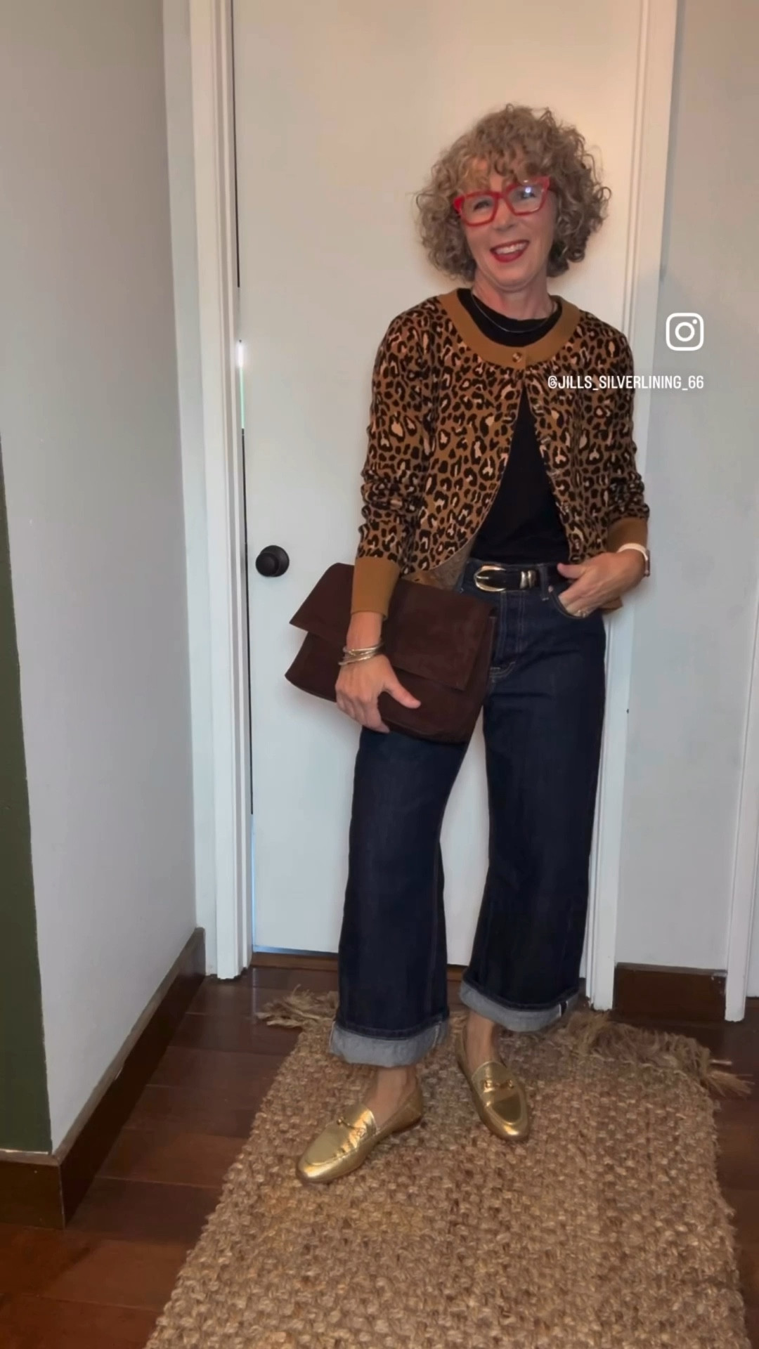 I linked everything I could or a similar option, some items are older. ❤️