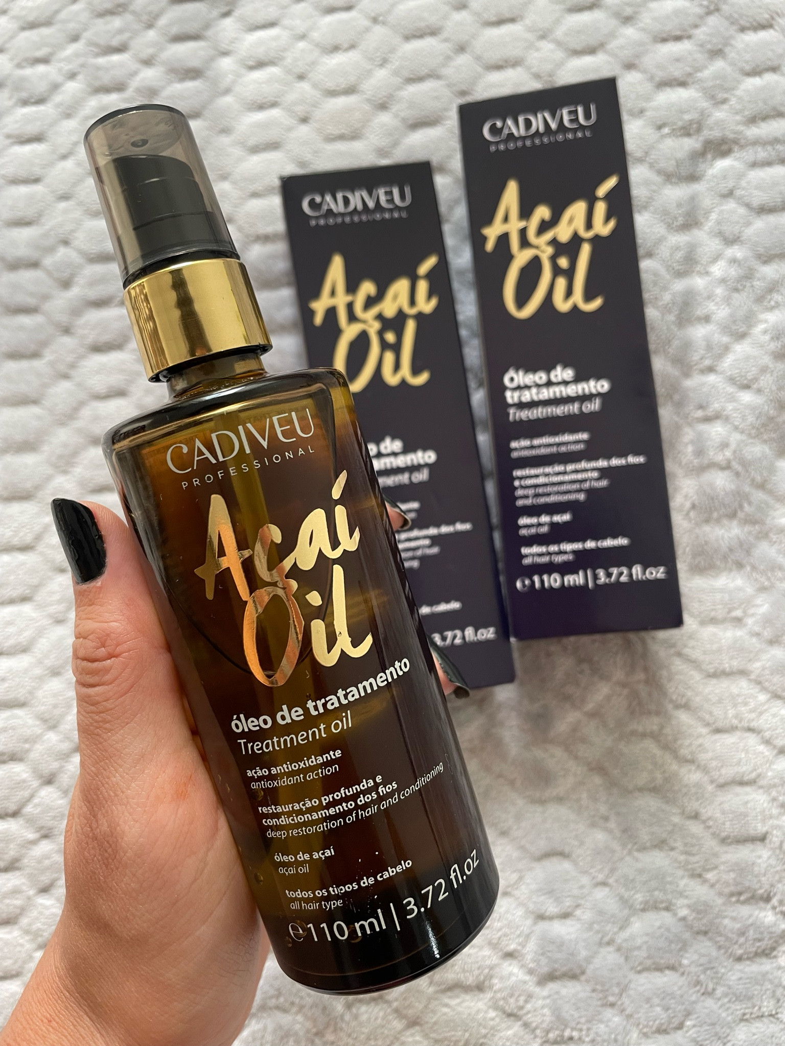 O Óleo Capilar Cadiveu Professional Açaí Oil possui uma tecnologia especialmente desenvolvida para nutrir e controlar os cabelos, enquanto protege os fios, proporciona brilho e efeito anti-frizz, além de possuir proteção solar, infalível para proteger a cor dos fios contra o amarelamento e desbotamento, resultando em um cabelo sem pontas duplas e que desembaraça com facilidade. #MesDasMaesLTK