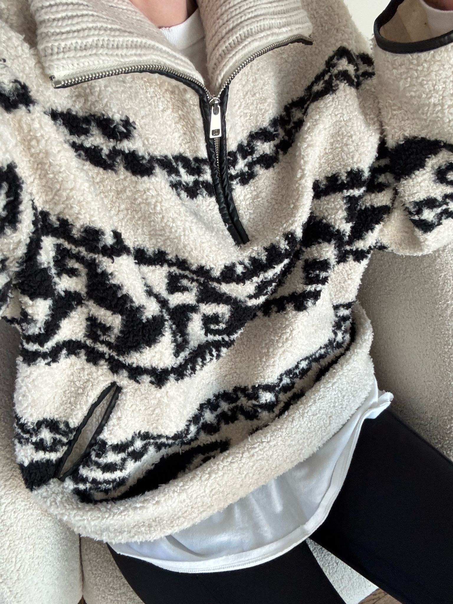 Fleece weather, the perfect weather for a cosy fleece 🖤 

#LTKeurope #LTKstyletip #LTKwinter