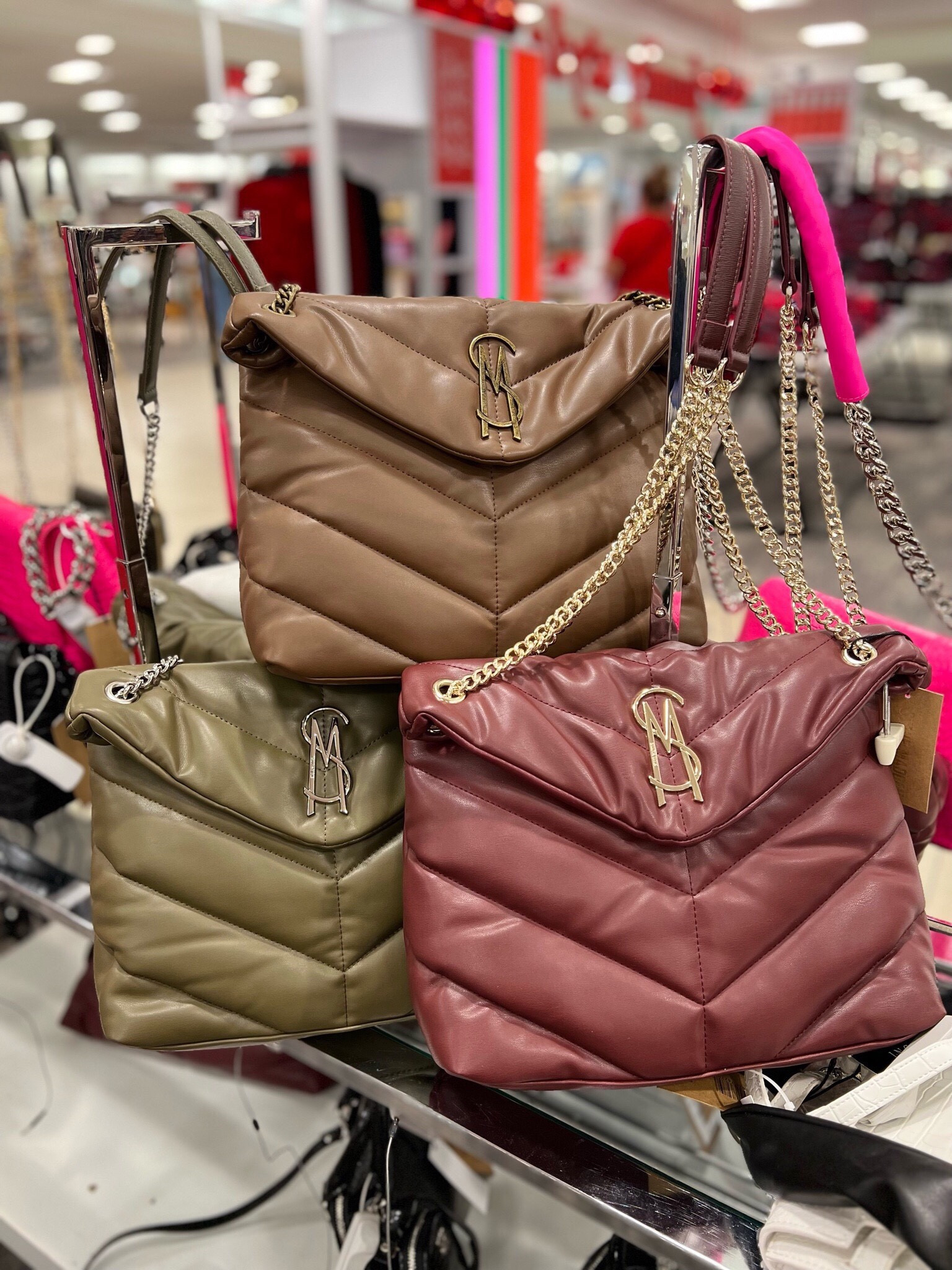Steve Madden Britta shoulder bag. This must-have puffy style on sale at Macy’s was $108 now $64.80


#LTKsalealert #LTKitbag

#LTKSeasonal