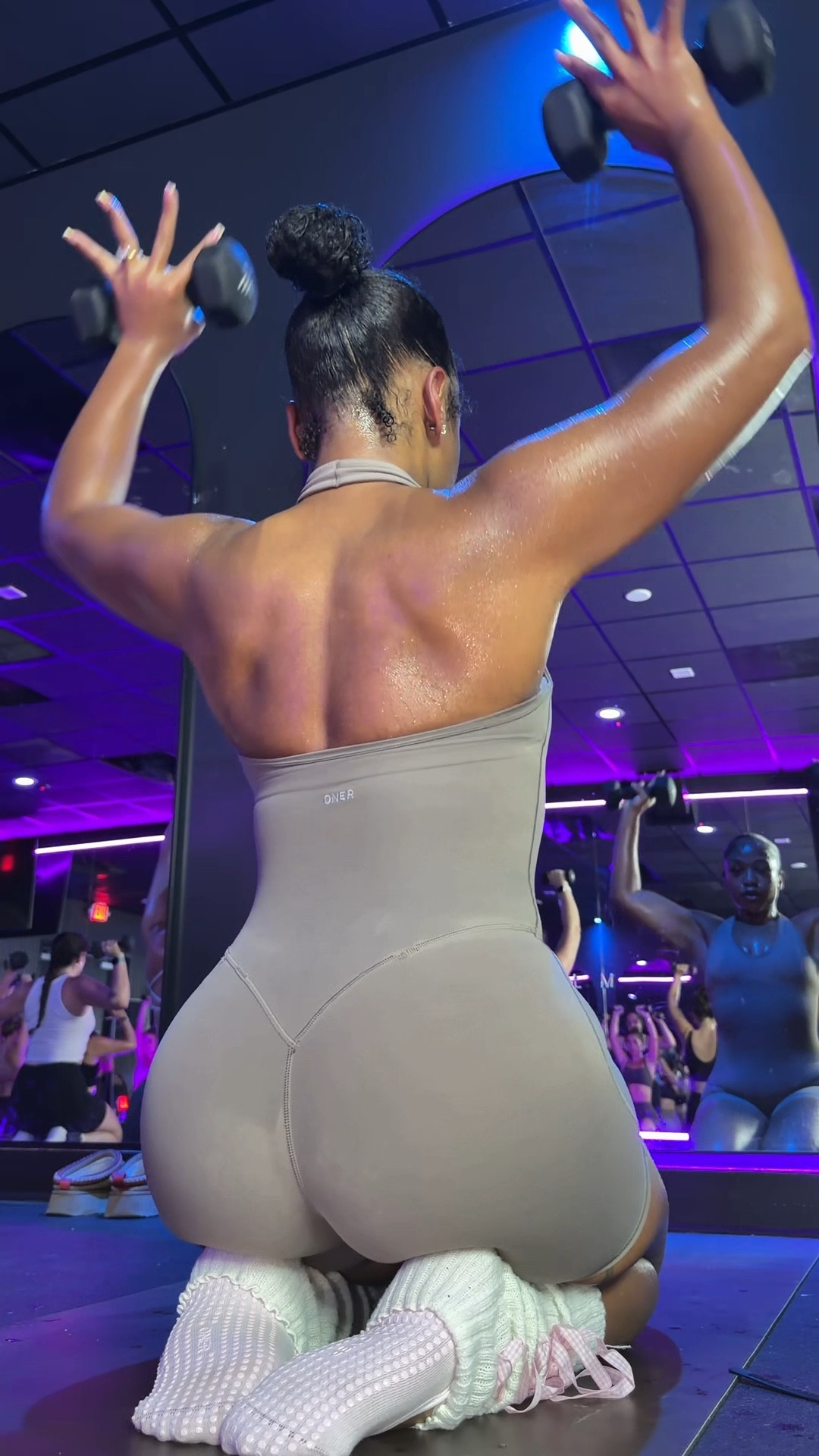 serving Oner and back 🤏🏽

#LTKfitnessgoals #LTKootd #LTKActive