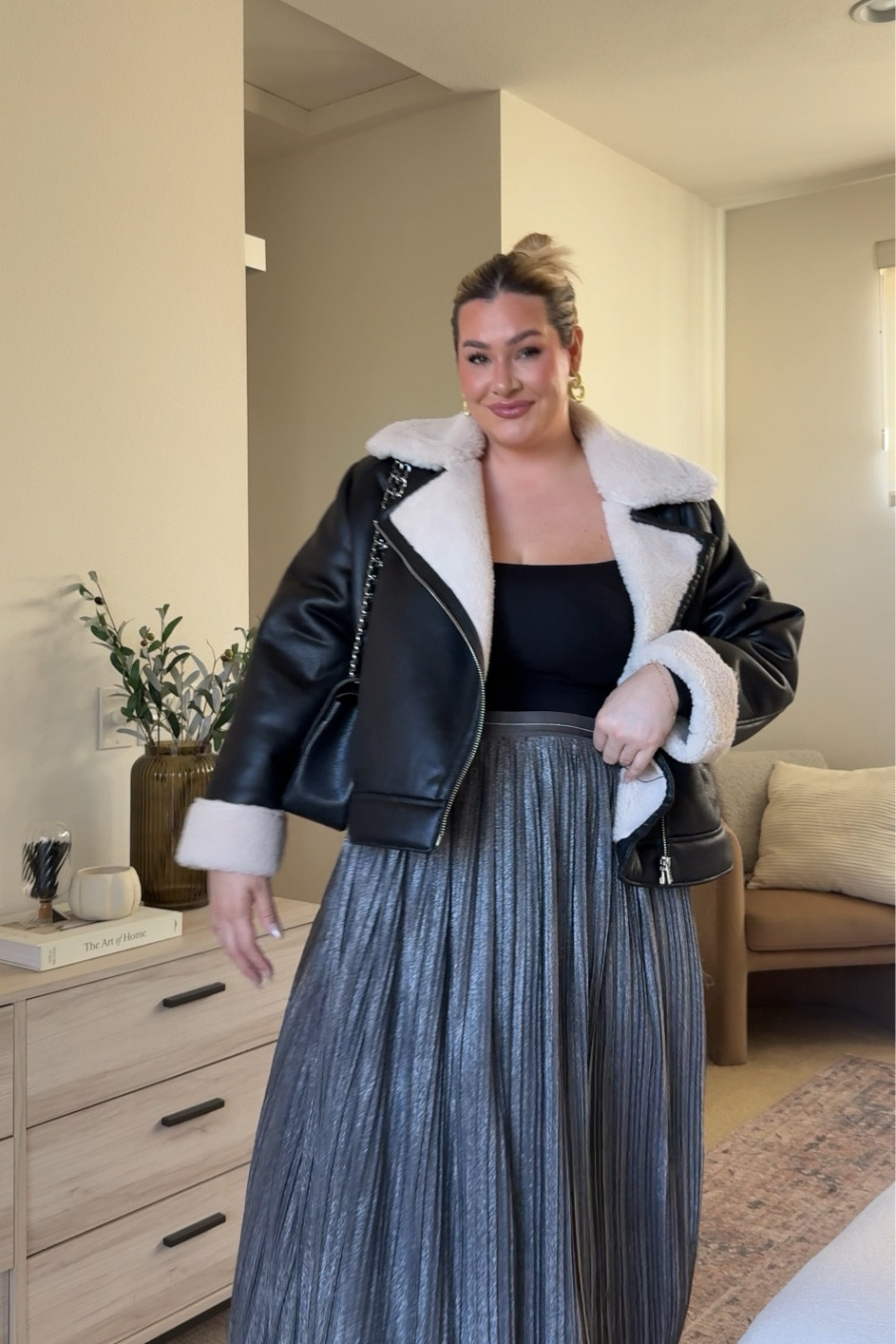 A festive holiday outfit 🖤 wearing an xl in this top and skirt!!

#LTKStyleTip #LTKSeasonal #LTKMidsize