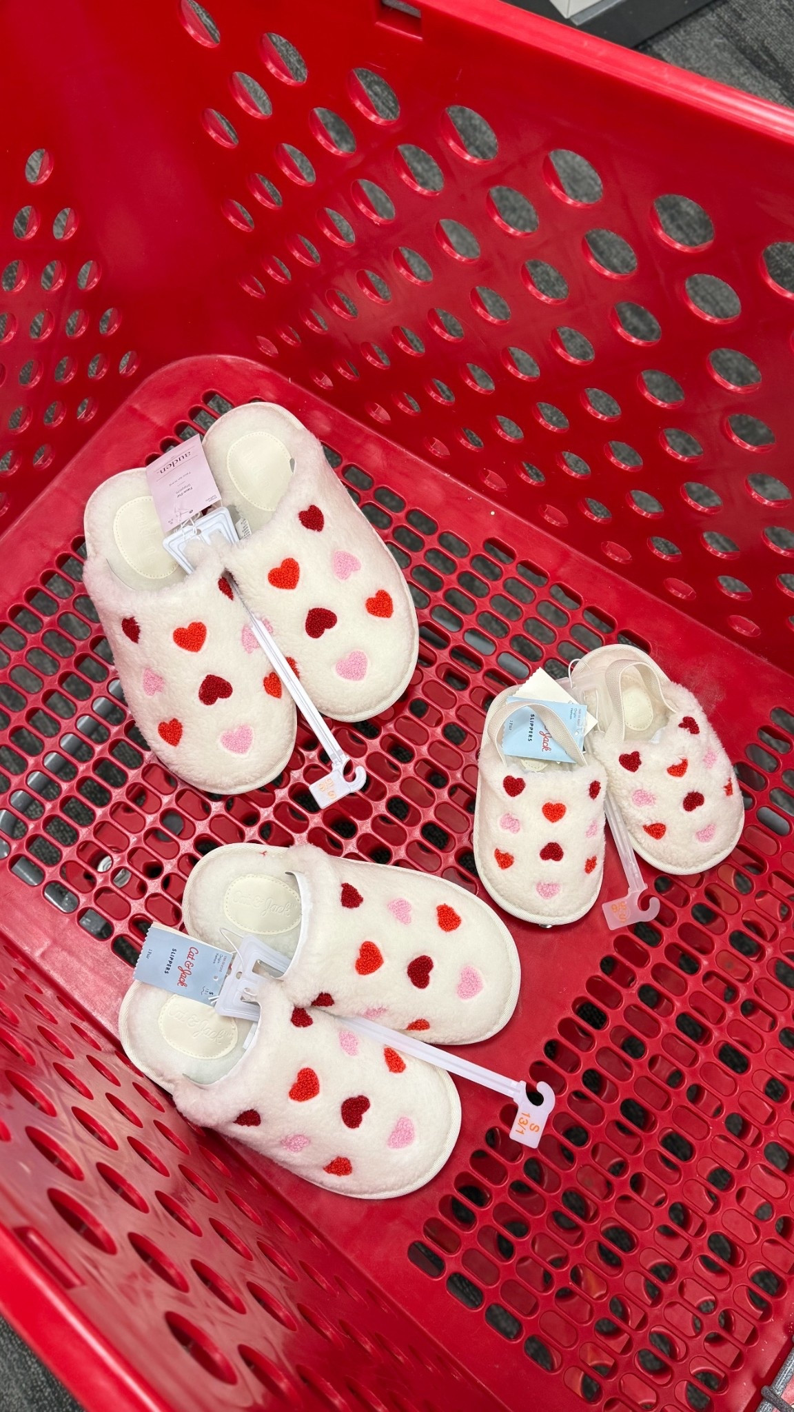 New Valentine’s slippers ❤️ Women and toddler sizes available • Now at Target



#LTKmomlife #LTKKids #LTKSaleAlert
