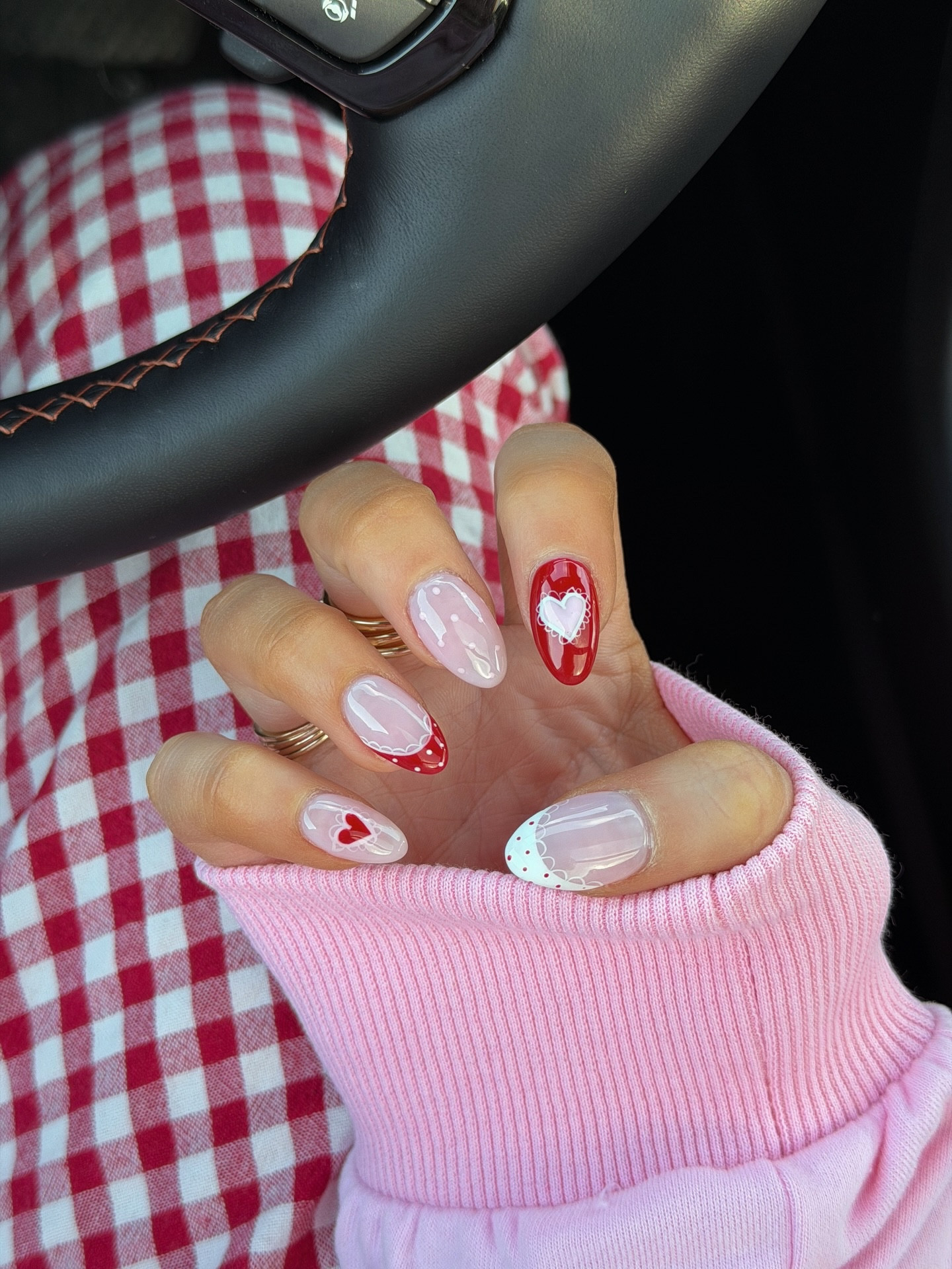 Be my valentine ❤️❤️ cutie nails from @white.fox.nails 🥰 #nailsnailsnails #valentinenails #heartnails #polkadots #fashionablykaynails
