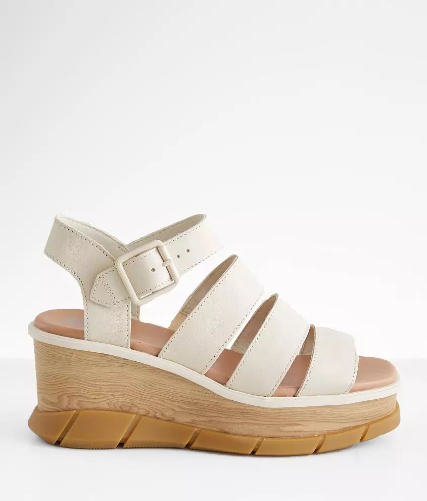 Joanie™ III Leather Sandal | Buckle