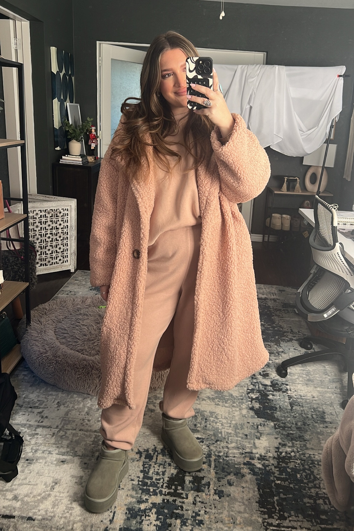 Nuuds
Sweats 
Sweatsuit
Beige sweats
Nude sweats
Ugg boots
Platform uggs

#LTKstyletip #LTKSeasonal #LTKfindsunder100
