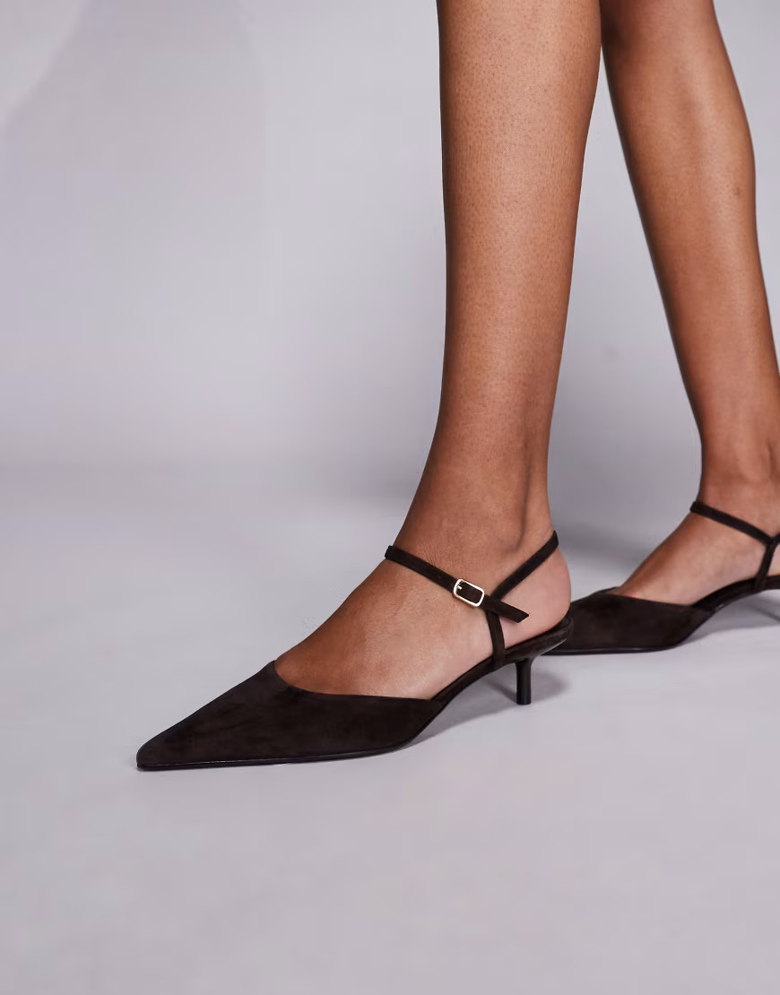 Steve Madden Adelaide close toe kitten heels in suede brown | ASOS (Global)