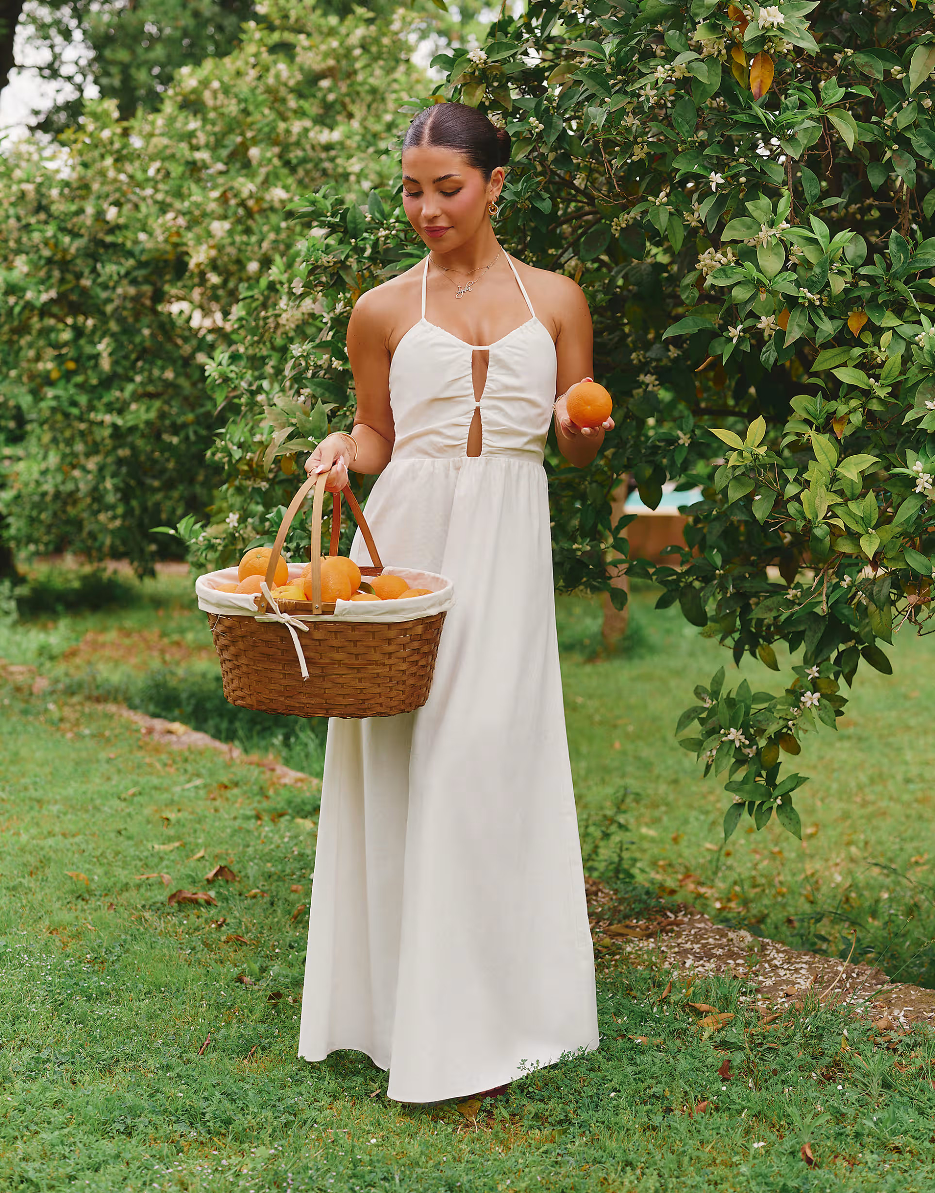 Exclusivité - The Frolic x Lydia Kara - Robe dos nu longue en aspect lin avec fente goutte d'eau... | ASOS (Global)