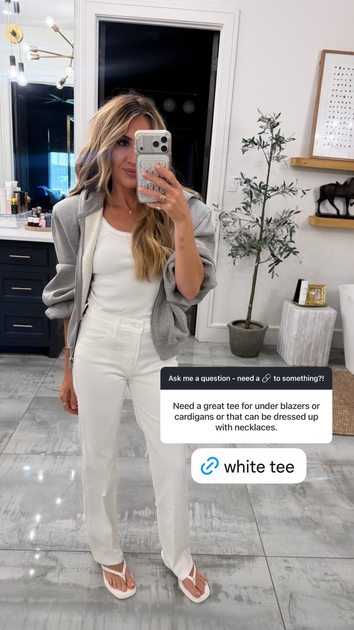 The perfect tee for everyday!

women’s fashion, petite fashion, everyday fashion, casual outfit, ootd