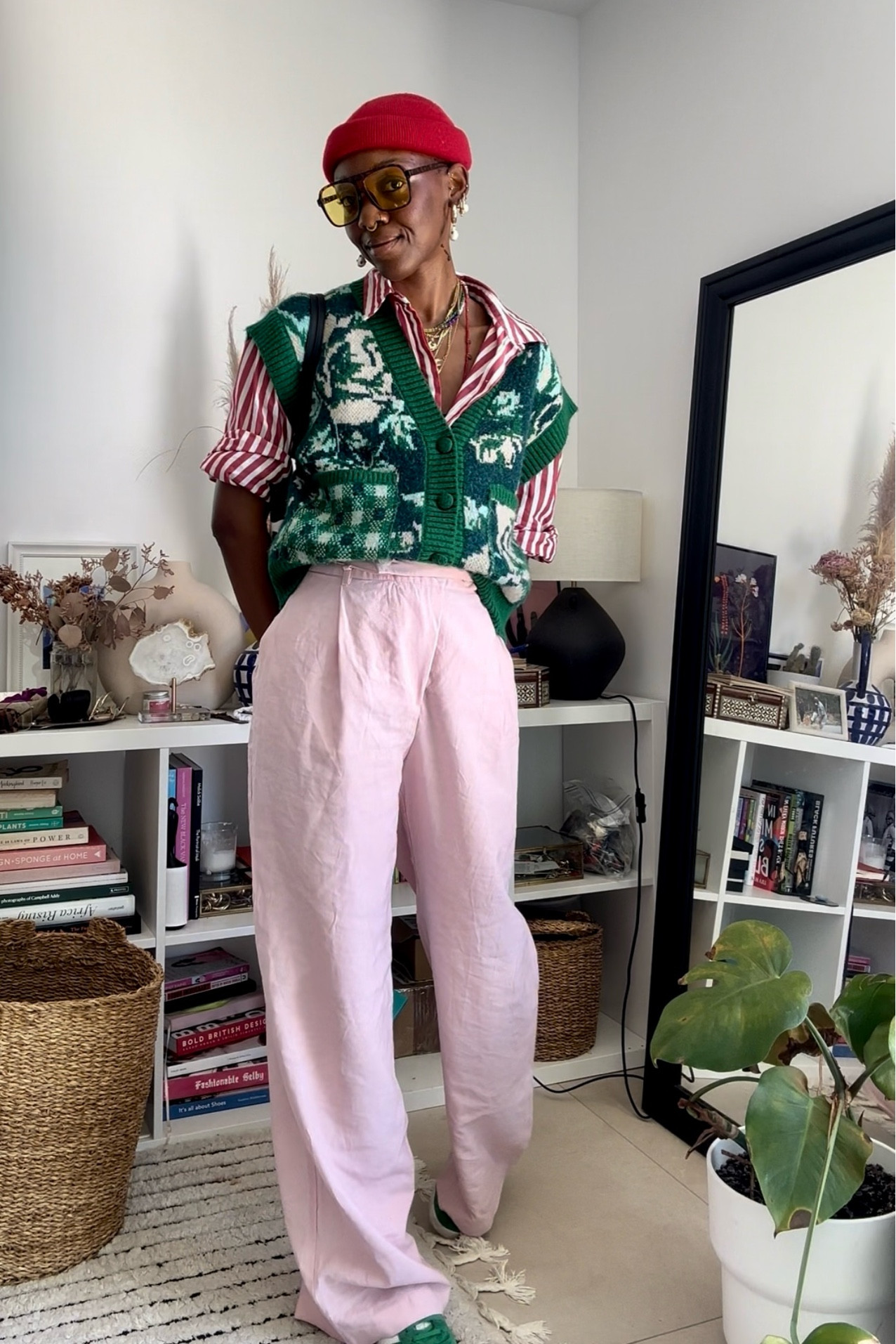 Pink, red and greens. 💚