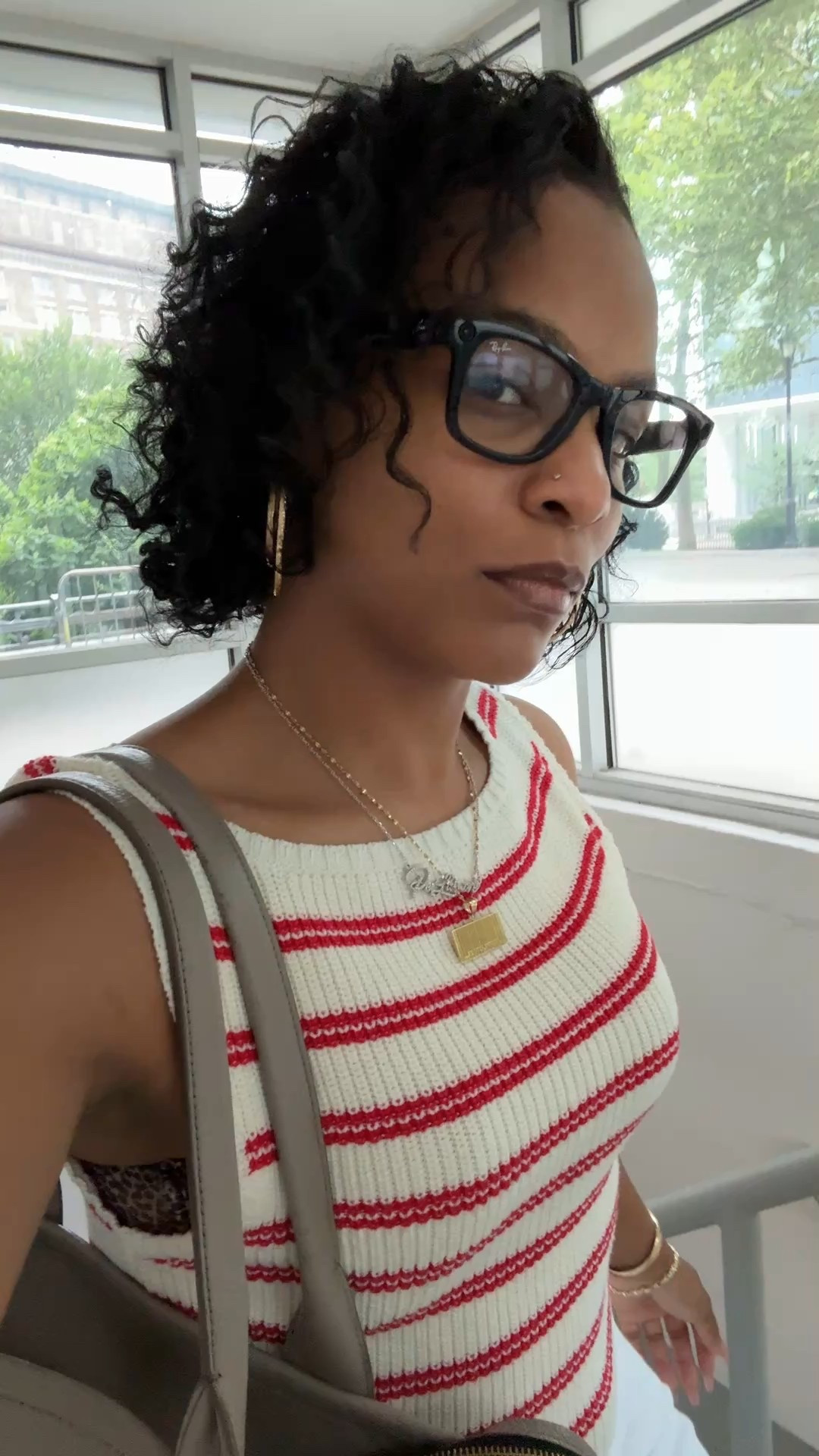 Really feelin’ myself in these spy glasses 🤓🤭….. Meanwhile, these have no prescription 🙃… i have 20/20 vision! But I love tech 😜