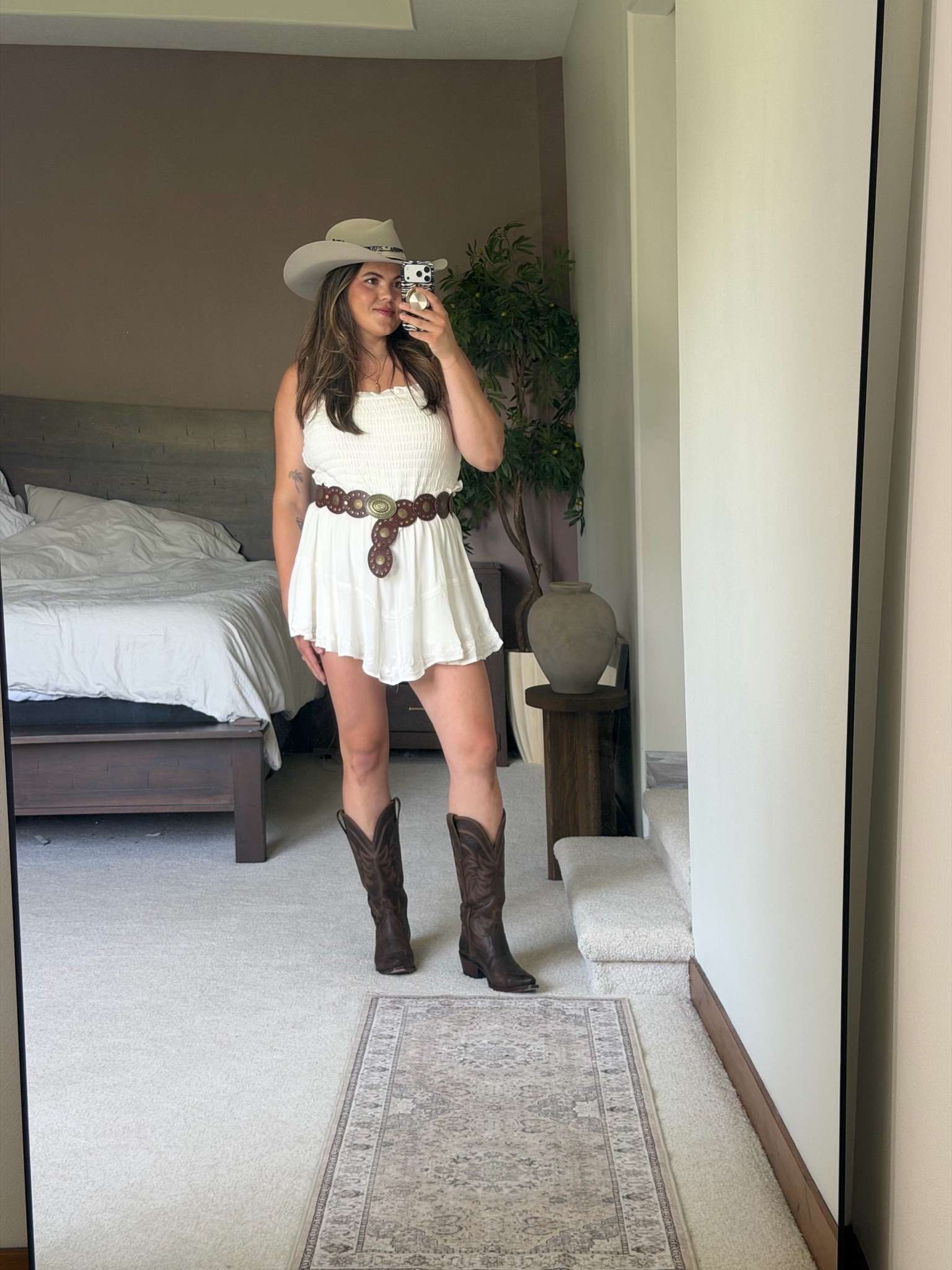 Walmart romper/dress under $20 wearing size XL

Styled it for a country concert, Nashville or State fair 

Midsize, size 12, size 14, mom style, curvy outfit