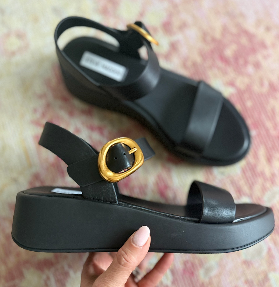 Comfortable sandals from @dsw for spring and summer Right now, you can save 25% with code SPRINGREADY on these and so many other great shoes! #ad #myDSW  

 