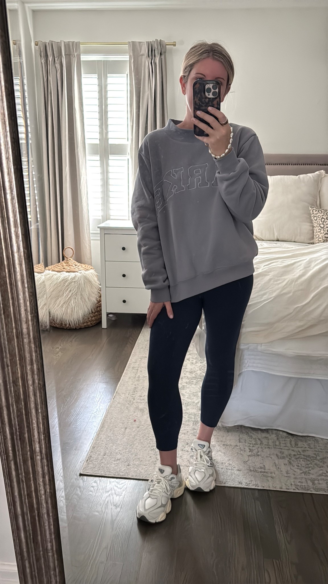 Favorite comfy look on repeat

Athleisure, Parke, Lululemon 

