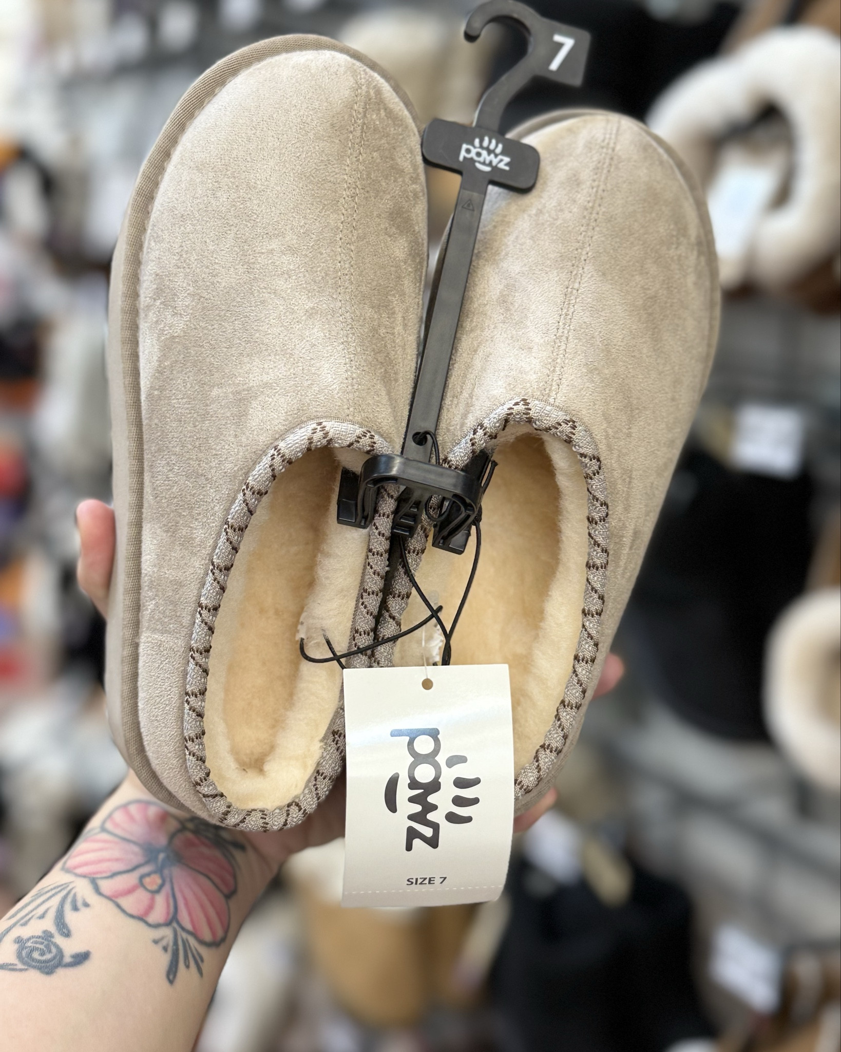 ✨The definition of essential this fall? THESE slippers.✨ Made for comfy adventures in and out of the house!! 

Butter soft inside, lightweight, and so cozy you’ll forget what “real shoes” even feel like. 💤☕



#SlipperSeason #CozyStyle #LTKFinds


#LTKSeasonal #LTKStyleTip #LTKShoeCrush