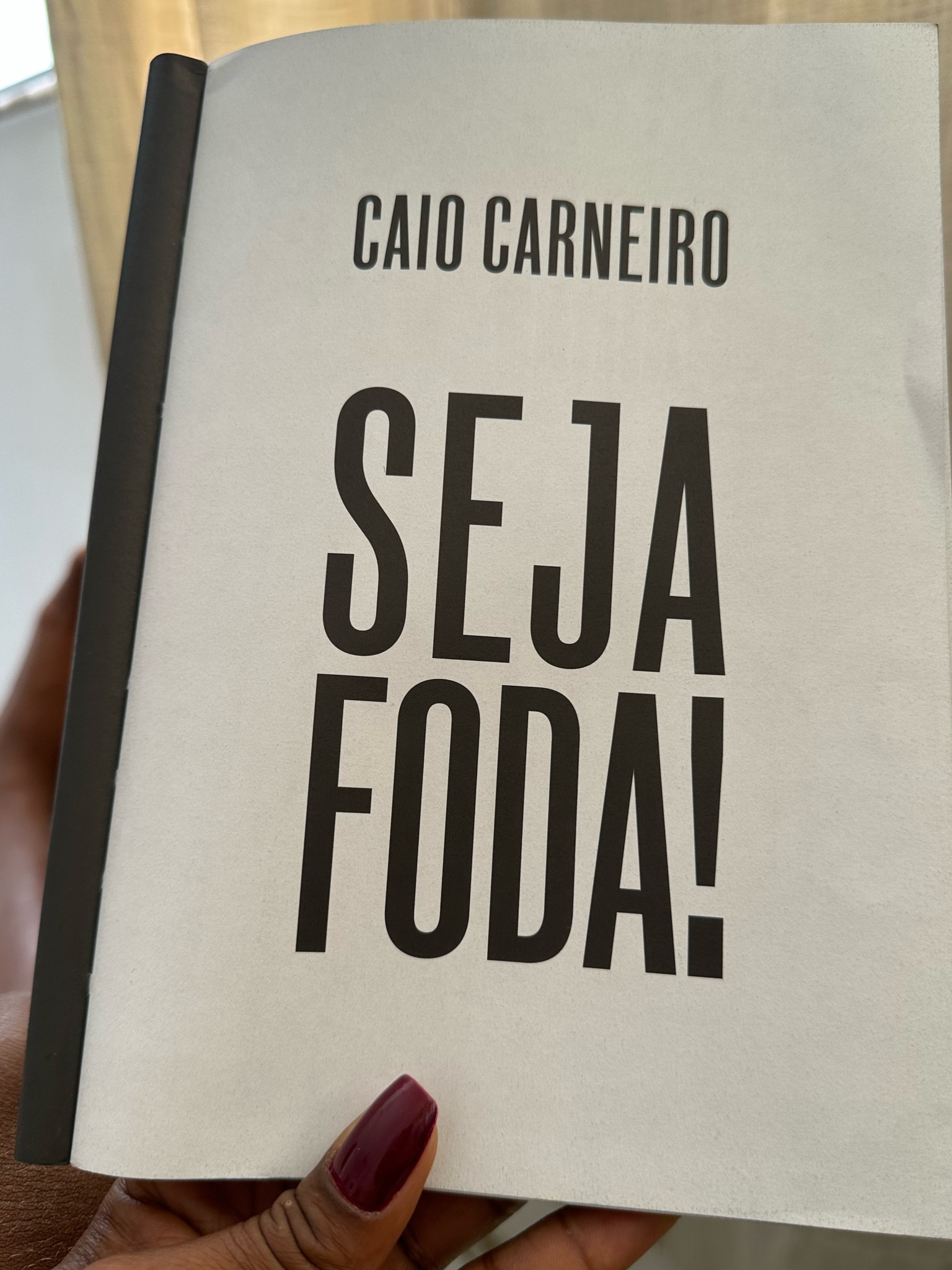 Livro: SEJA FODA!
Feliz,Otimista,Determinado e Abundante.

Uma verdadeira transformação pessoal!
Encontrar este livro é o só o começo. Agora você precisa levá-lo com você! Com ele você vai aprender comportamentos e atitudes… 