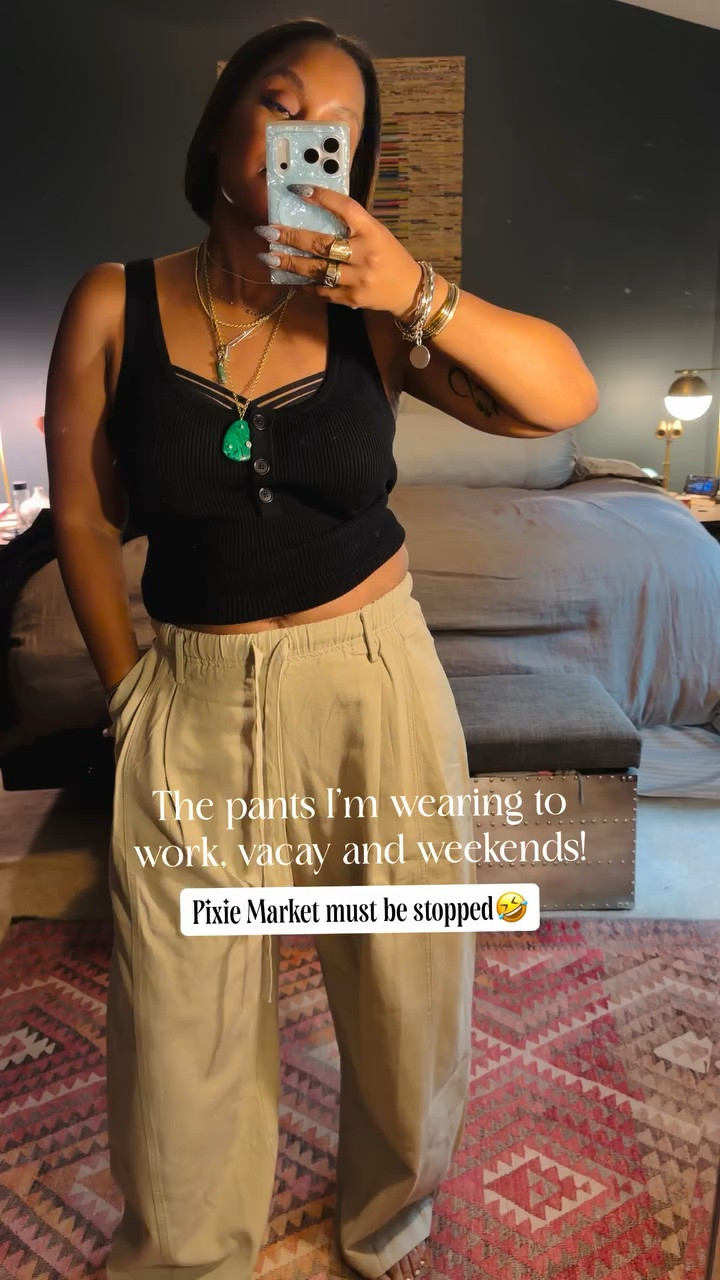 I mean… @pixiemarket must be stopped! My 3rd pair of pants in one week from them! These pants are so comfy, chic and lightweight! Love them! What y’all think?
•
•
Style over forty, comfy style, chic style, style over forty