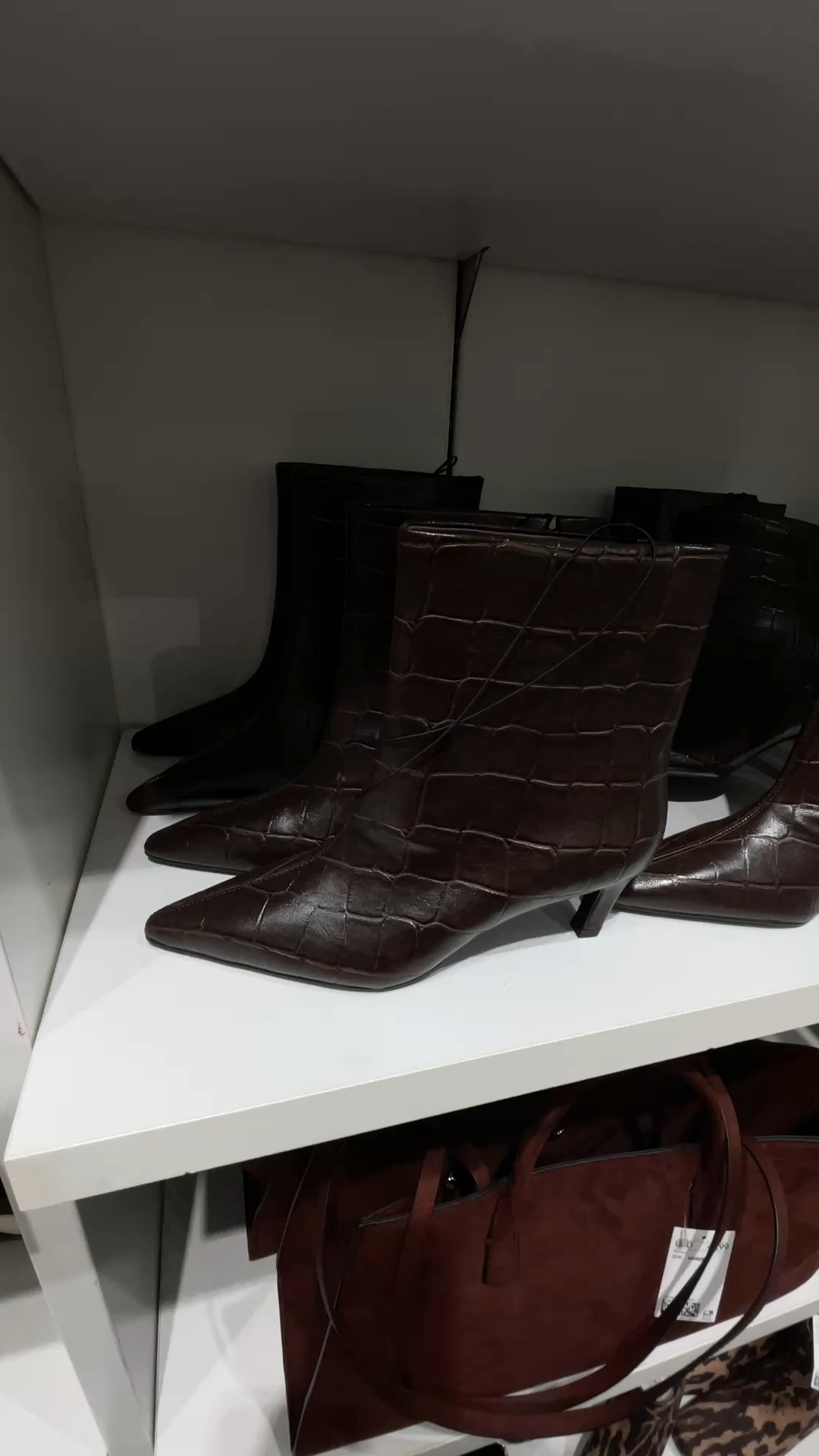 Pretty brown boots! 

#LTKSeasonal #LTKShoeCrush #LTKFindsUnder100