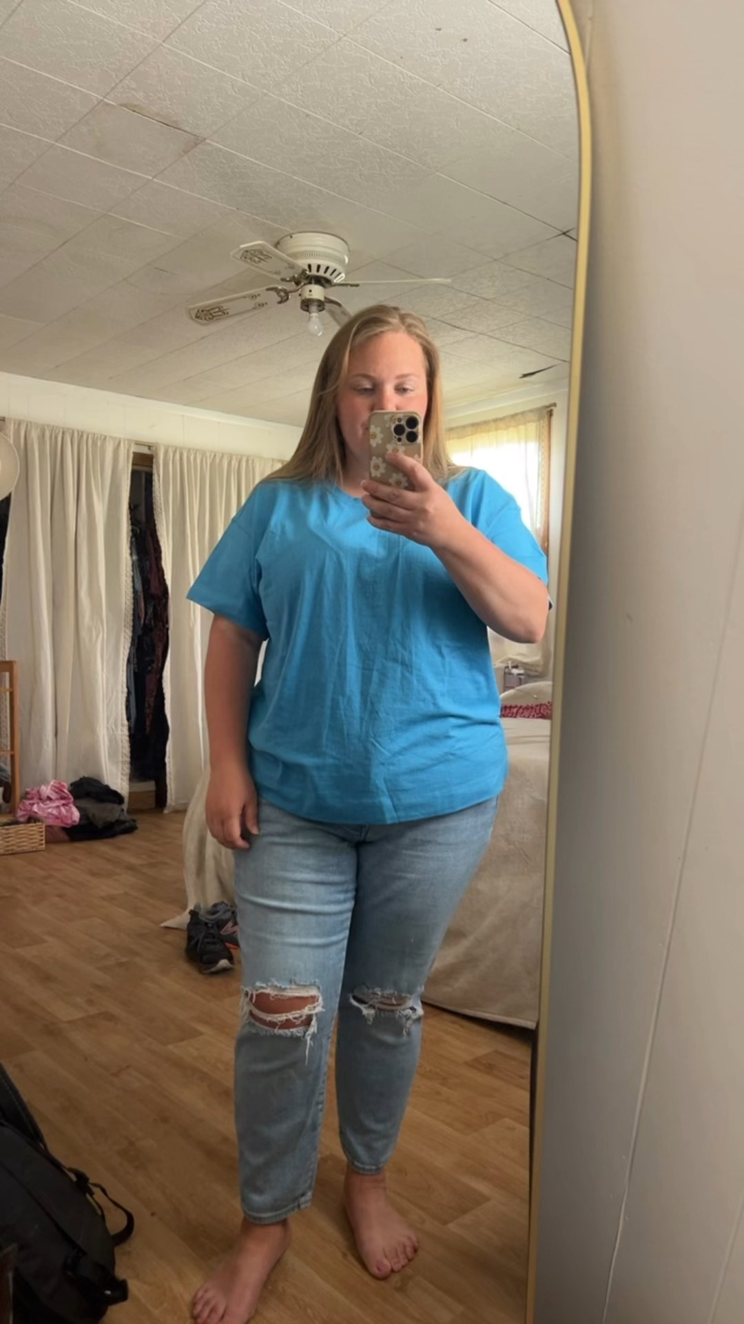 I found THE perfect EVERYDAY tee! 
Perfect thickness, neckline, and sleeves! It’s not cropped and not
Too long! I’m wearing a xl